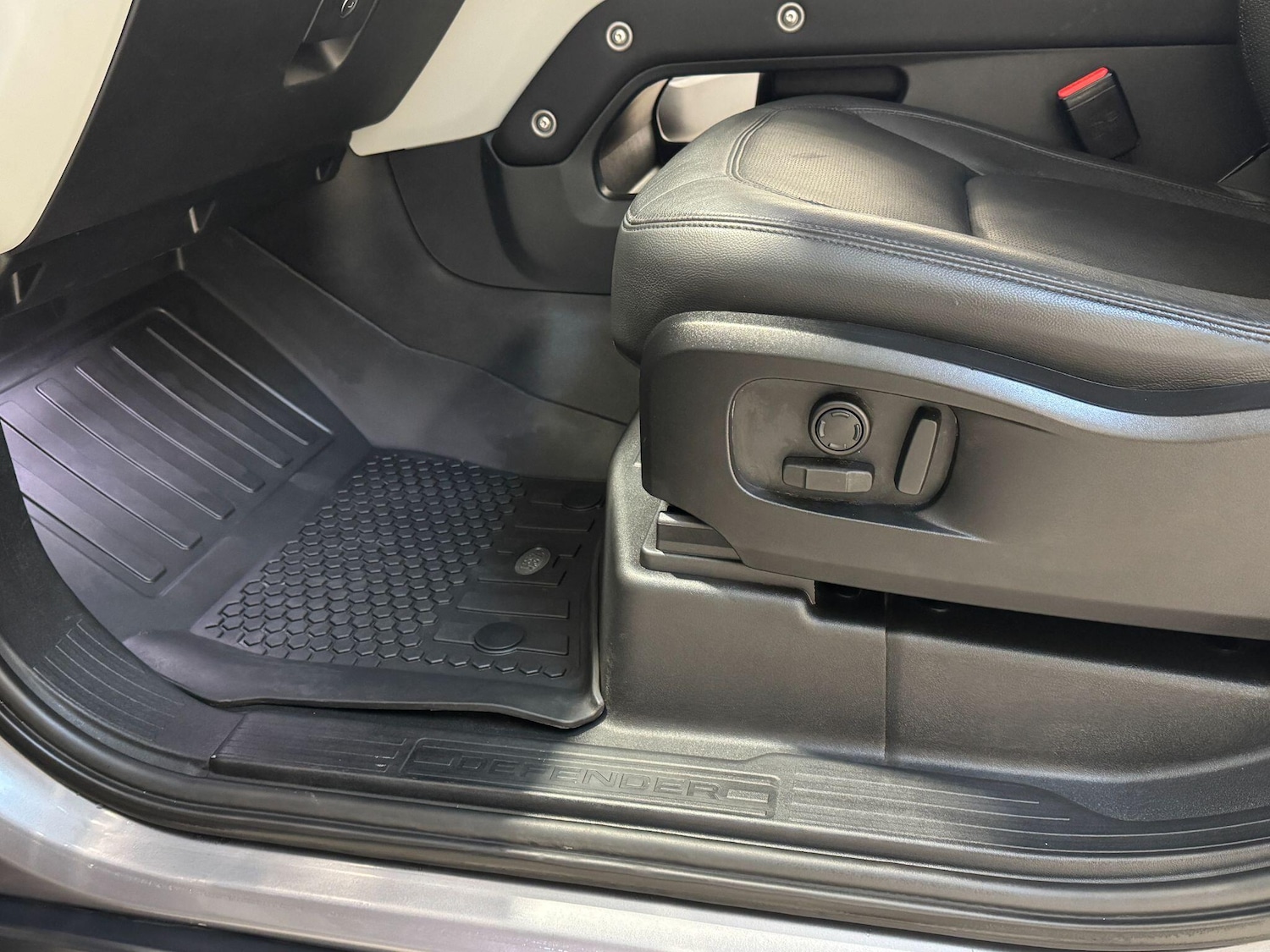 Used Land Rover Defender 2023 for sale - 77229519: Photo 56