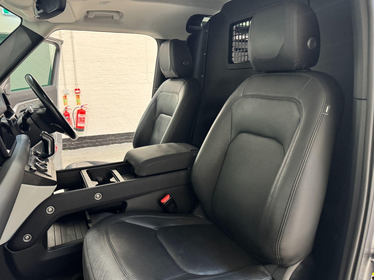 Used Land Rover Defender 2023 for sale - 77229519: Photo 57