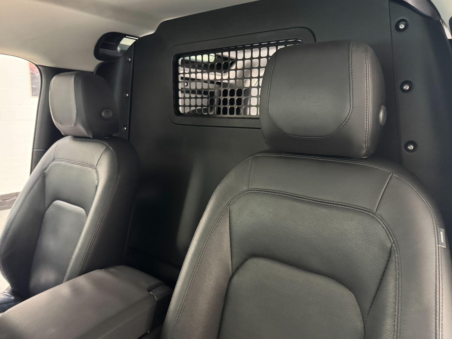 Used Land Rover Defender 2023 for sale - 77229519: Photo 61