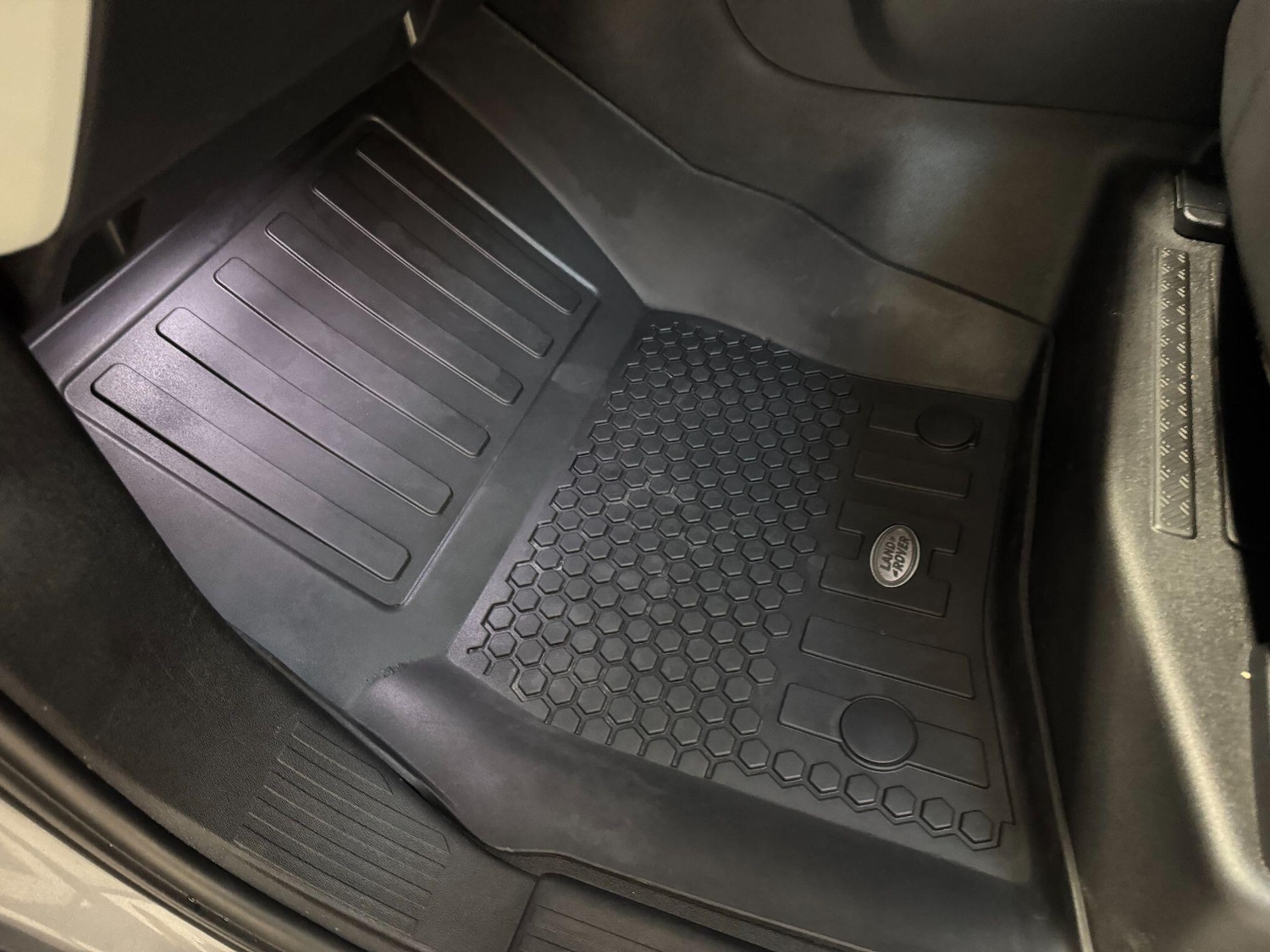 Used Land Rover Defender 2023 for sale - 77229519: Photo 62