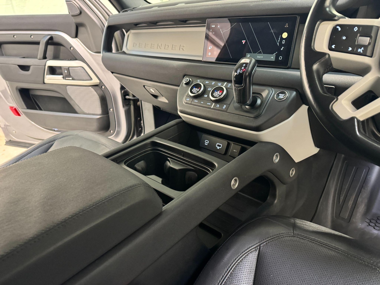 Used Land Rover Defender 2023 for sale - 77229519: Photo 64