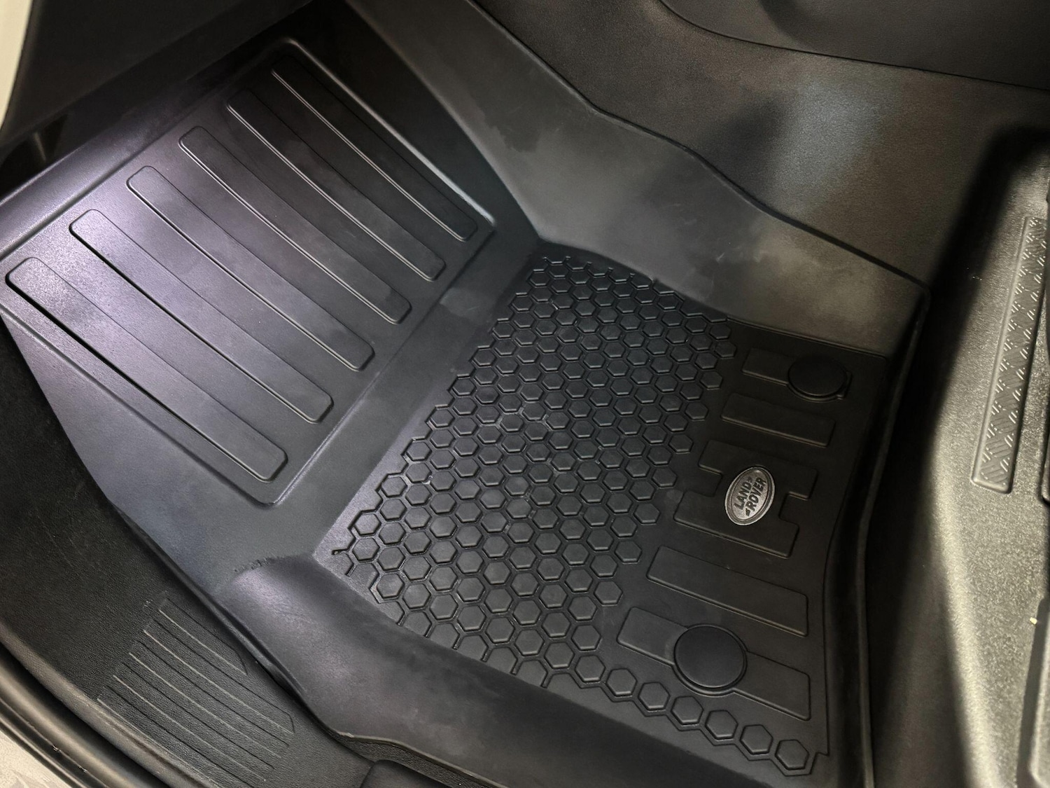 Used Land Rover Defender 2023 for sale - 77229519: Photo 67