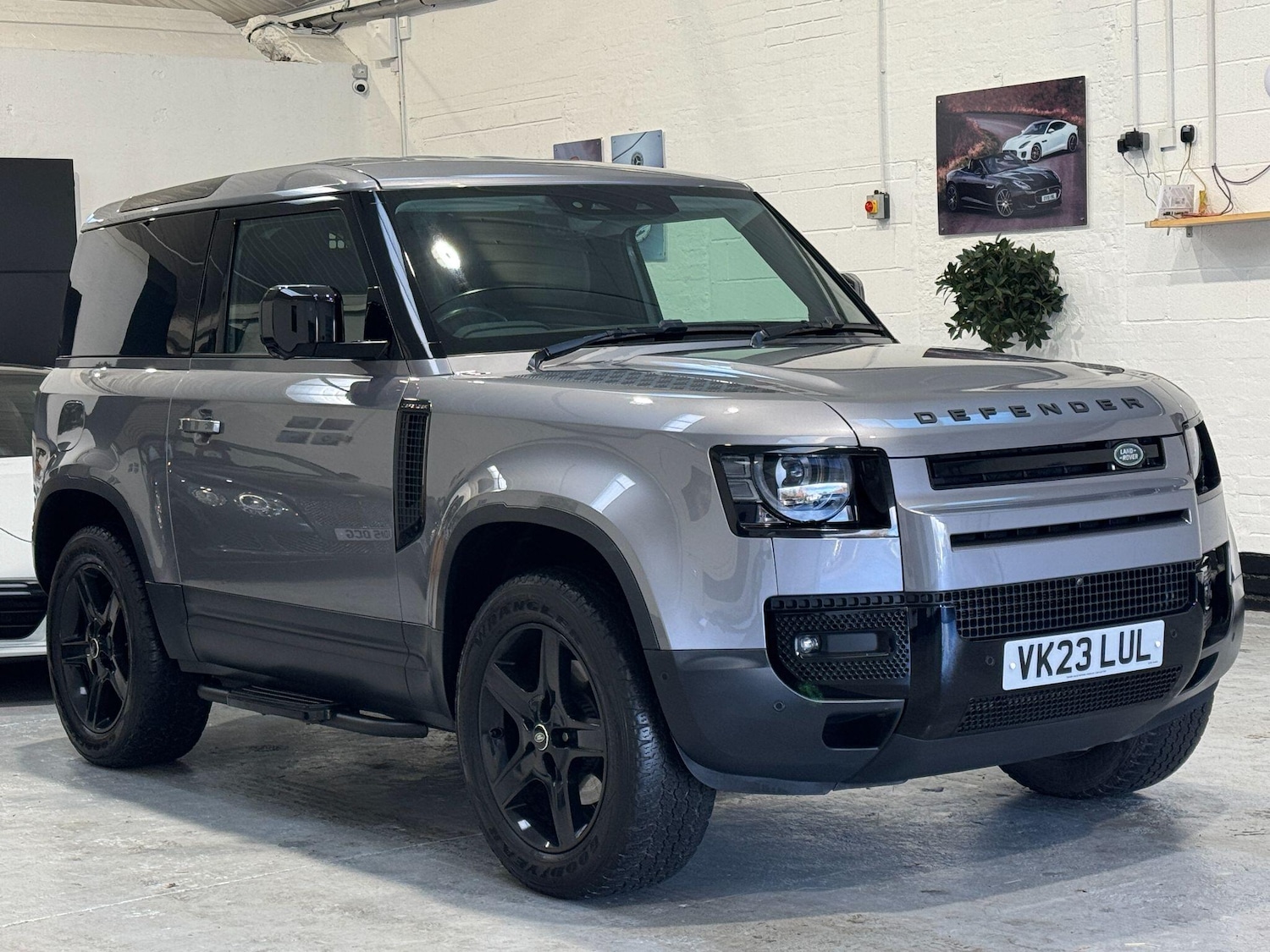 Used Land Rover Defender 2023 for sale - 77229519: Photo 7