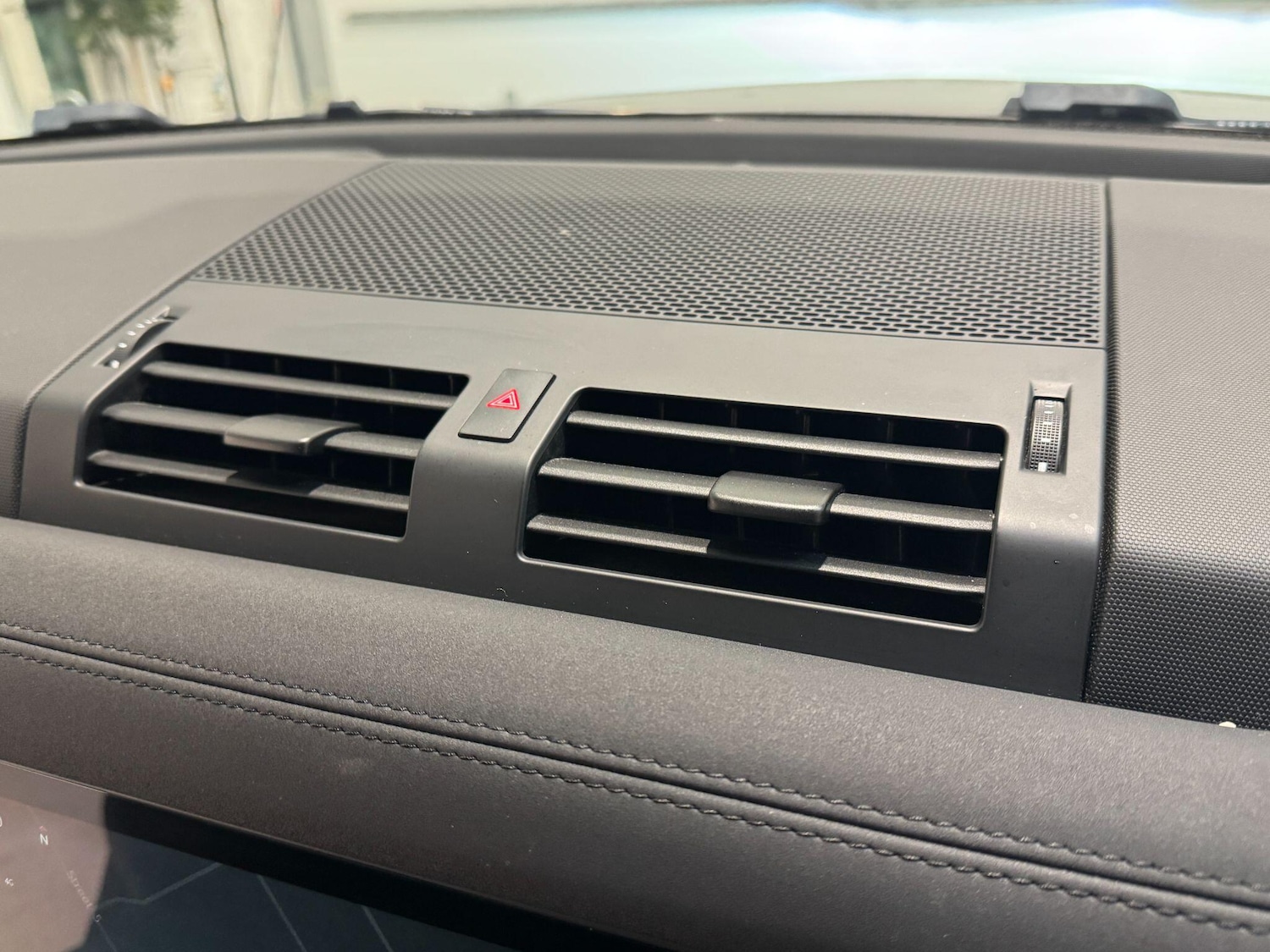 Used Land Rover Defender 2023 for sale - 77229519: Photo 70