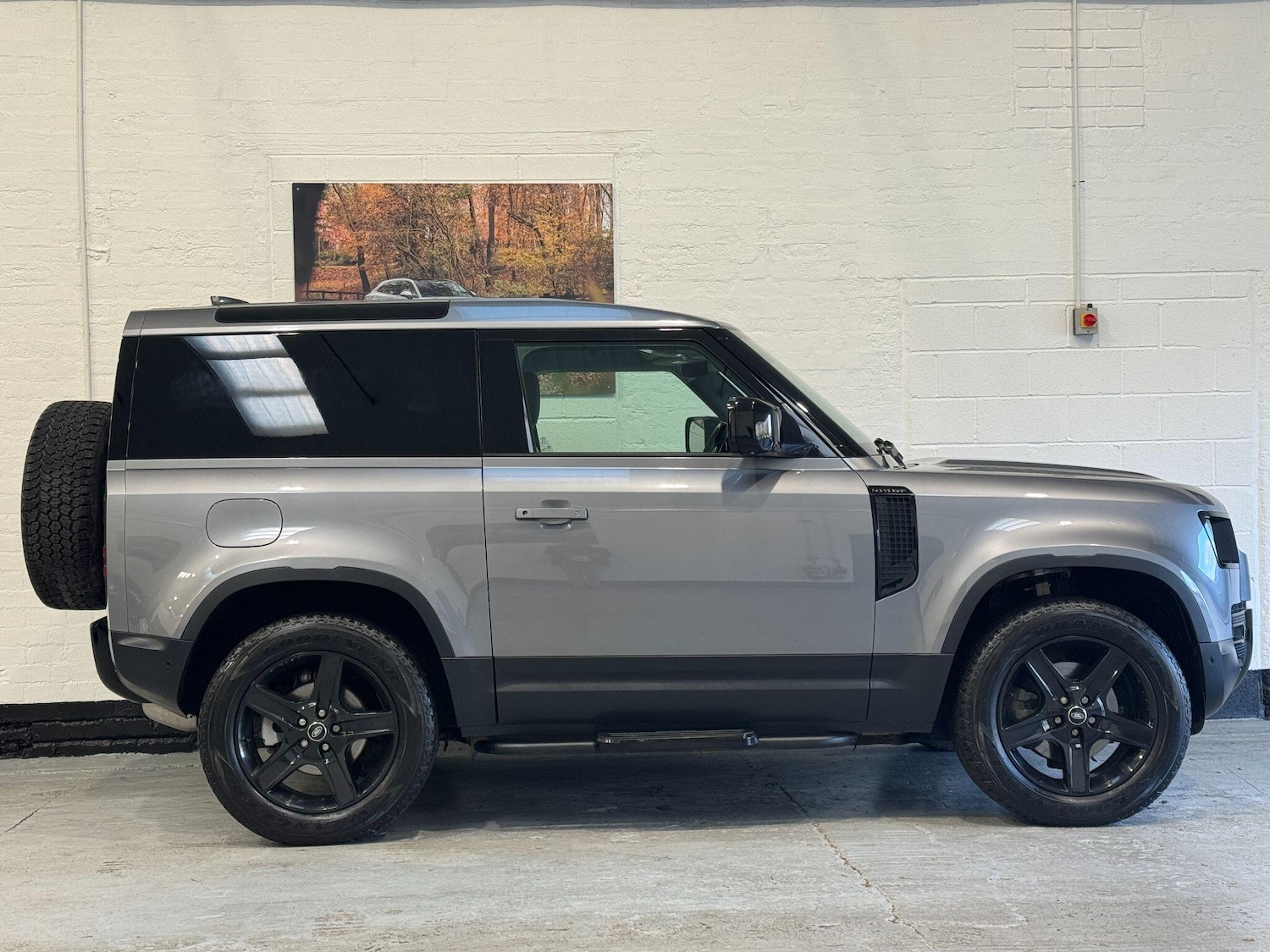 Used Land Rover Defender 2023 for sale - 77229519: Photo 8