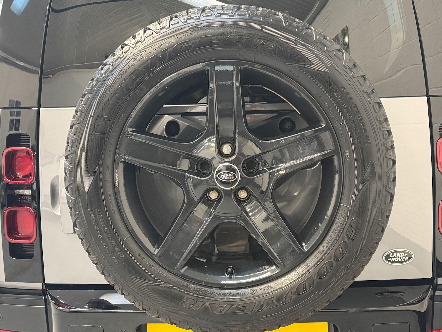 Used Land Rover Defender 2023 for sale - 77229519: Photo 85