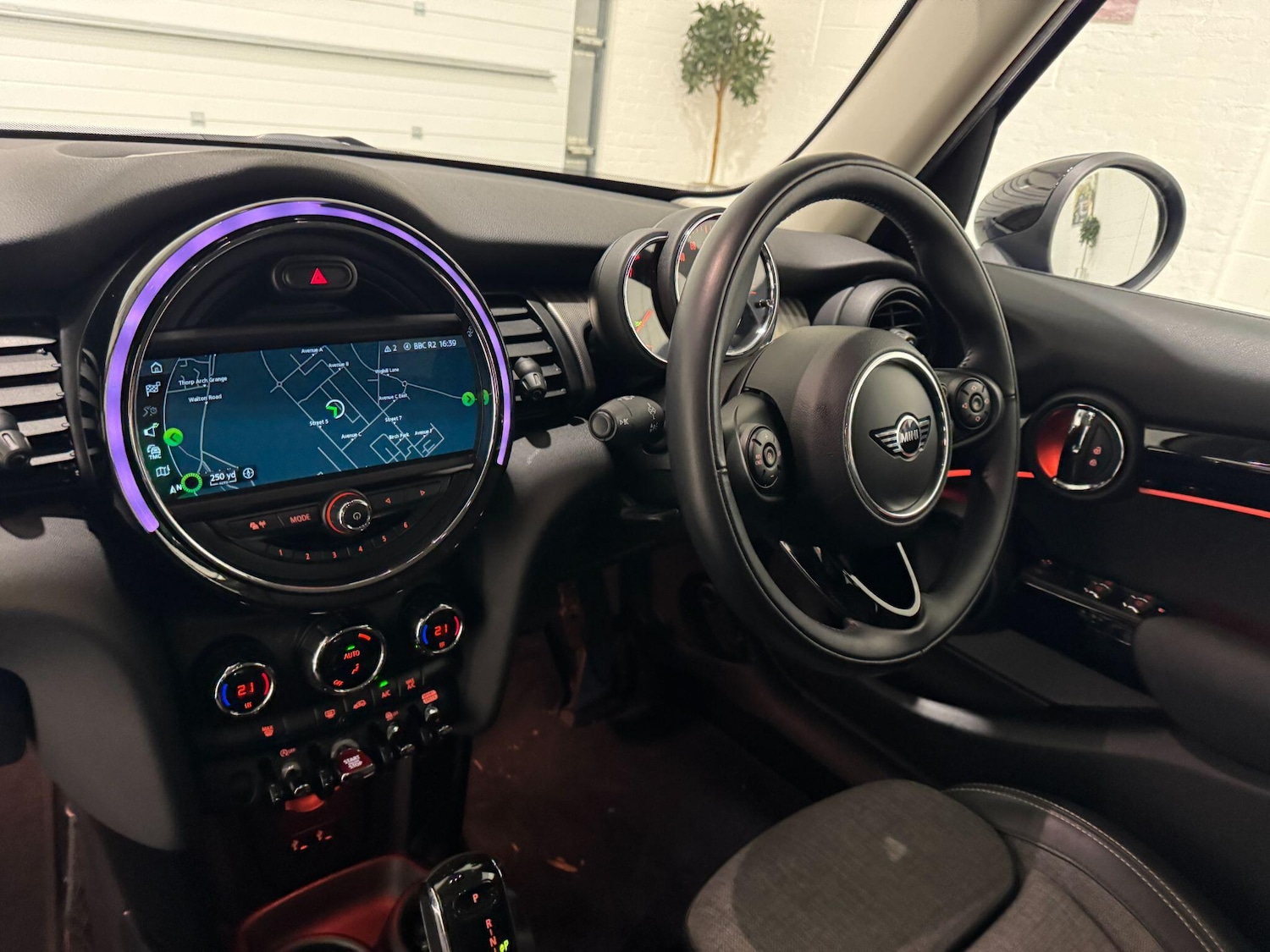 Used MINI Hatch 2018 for sale - 77015647: Photo 63