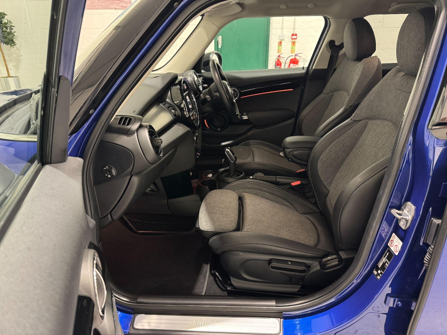 Used MINI Hatch 2018 for sale - 77015647: Photo 64