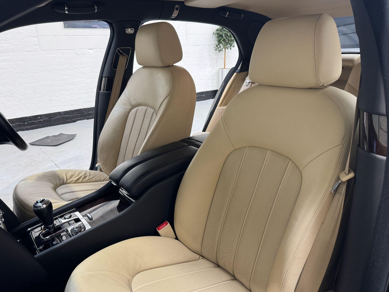 Used Bentley Mulsanne 2010 for sale - 77598630: Photo 83