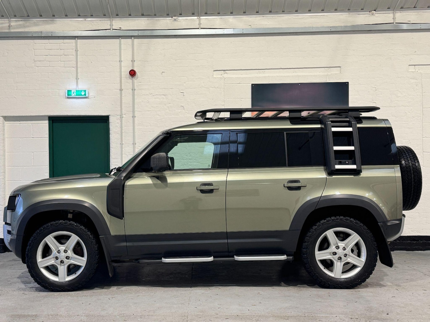 Used Land Rover Defender 110 2022 for sale - 77497533: Photo 10