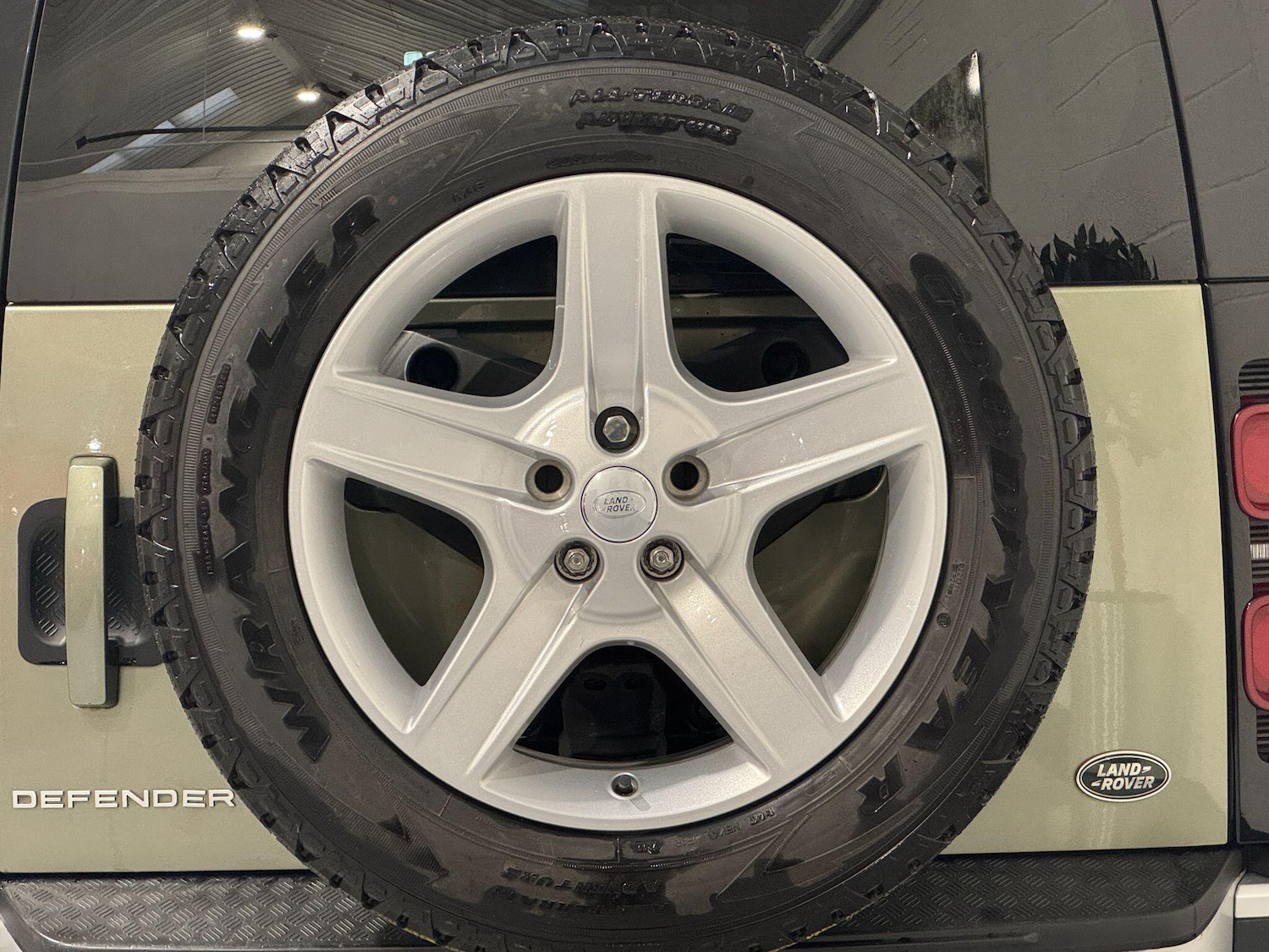 Used Land Rover Defender 110 2022 for sale - 77497533: Photo 28