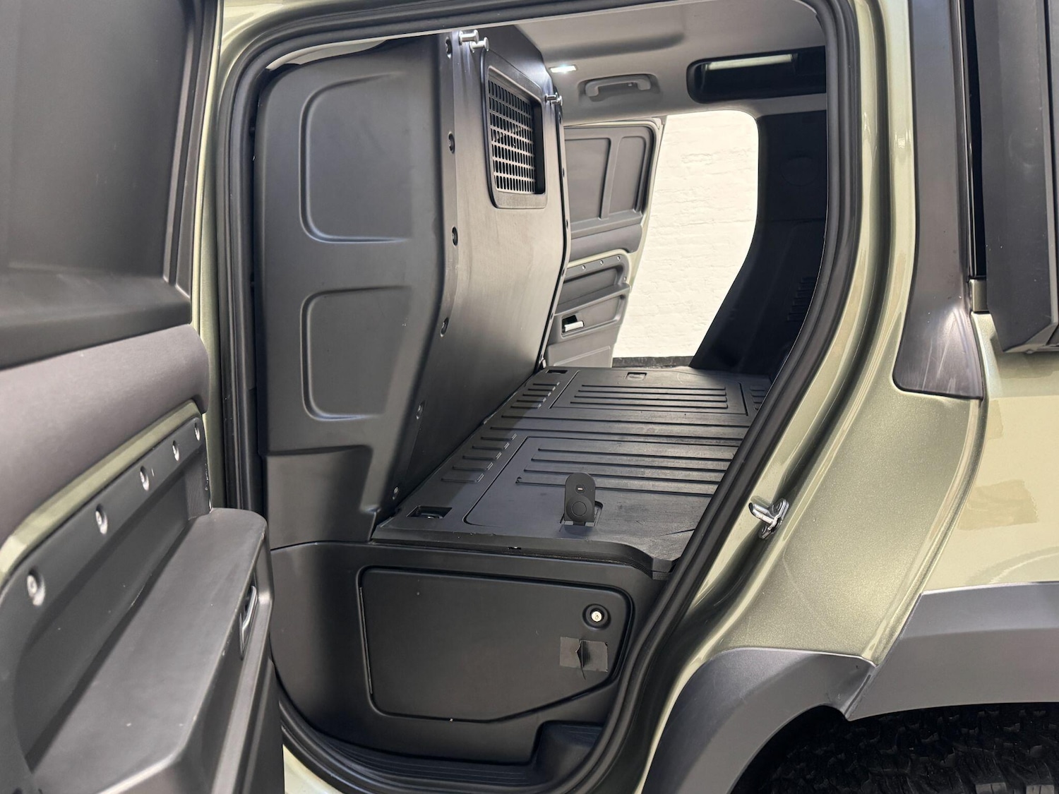 Used Land Rover Defender 110 2022 for sale - 77497533: Photo 43