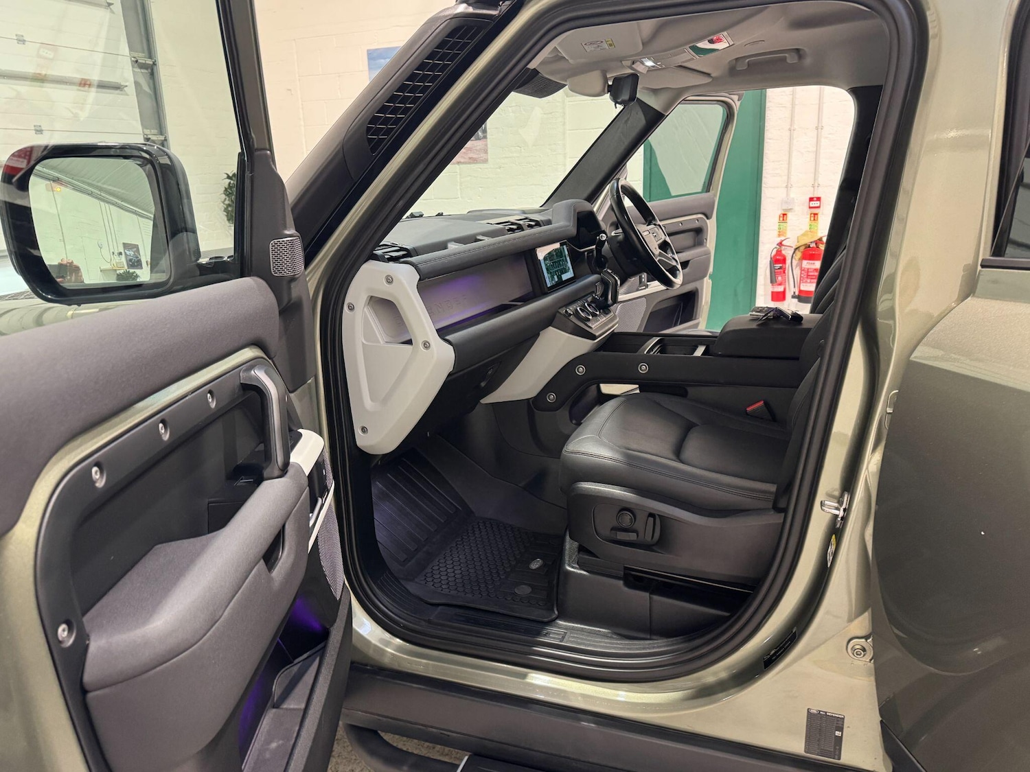 Used Land Rover Defender 110 2022 for sale - 77497533: Photo 44