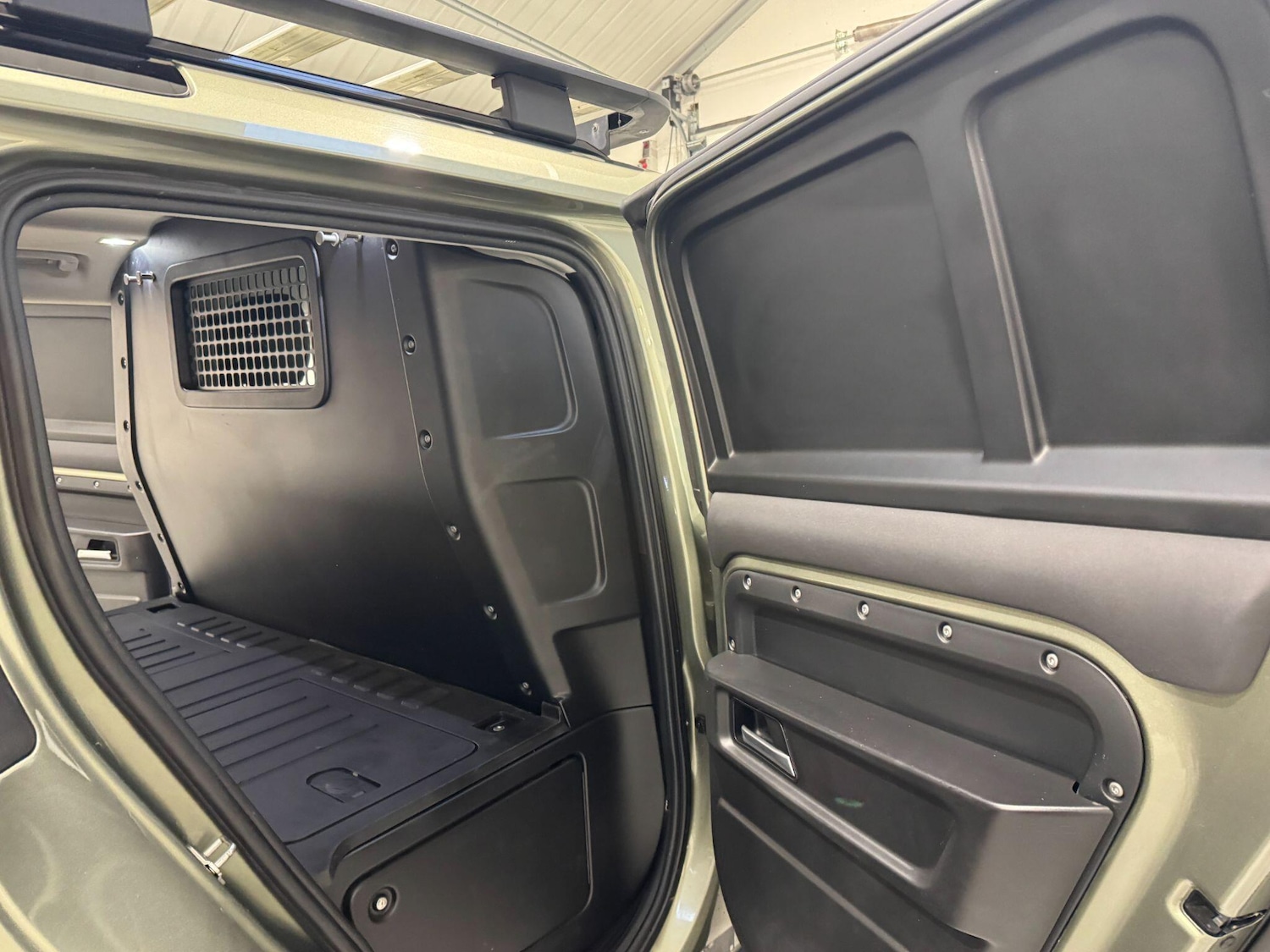 Used Land Rover Defender 110 2022 for sale - 77497533: Photo 52