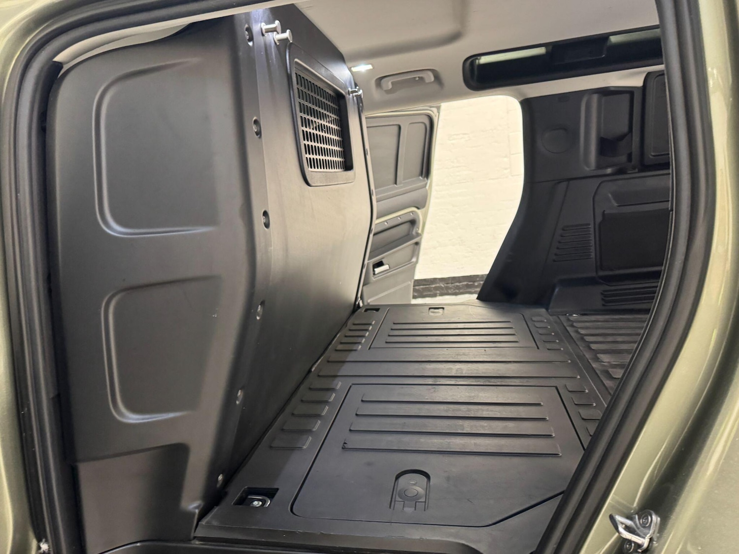 Used Land Rover Defender 110 2022 for sale - 77497533: Photo 55