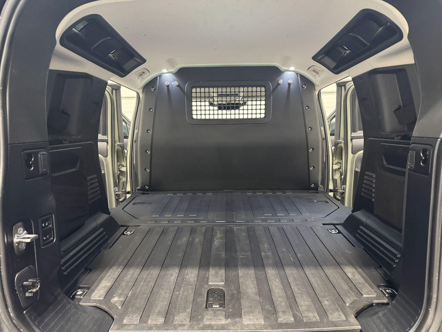 Used Land Rover Defender 110 2022 for sale - 77497533: Photo 58