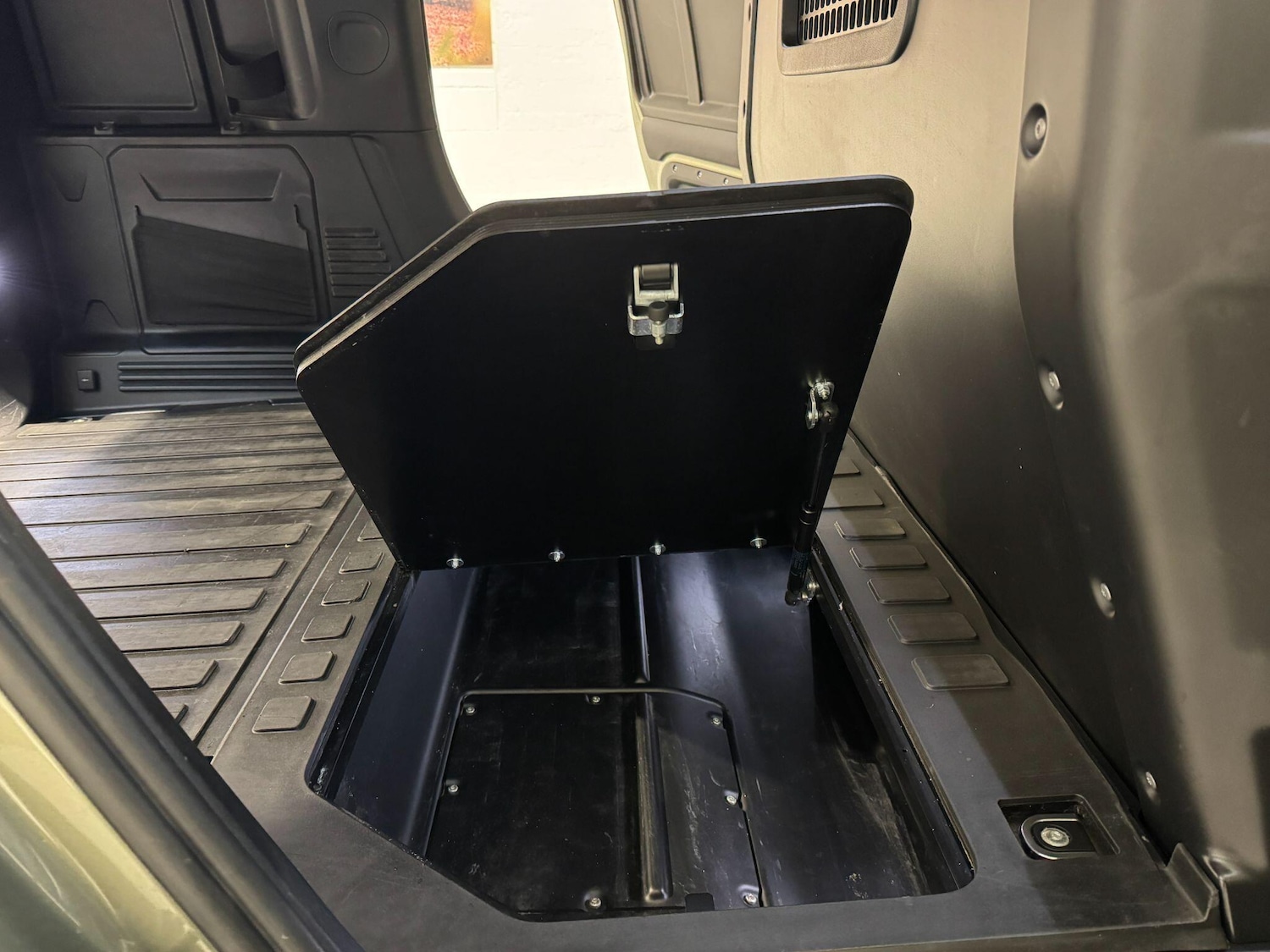 Used Land Rover Defender 110 2022 for sale - 77497533: Photo 60