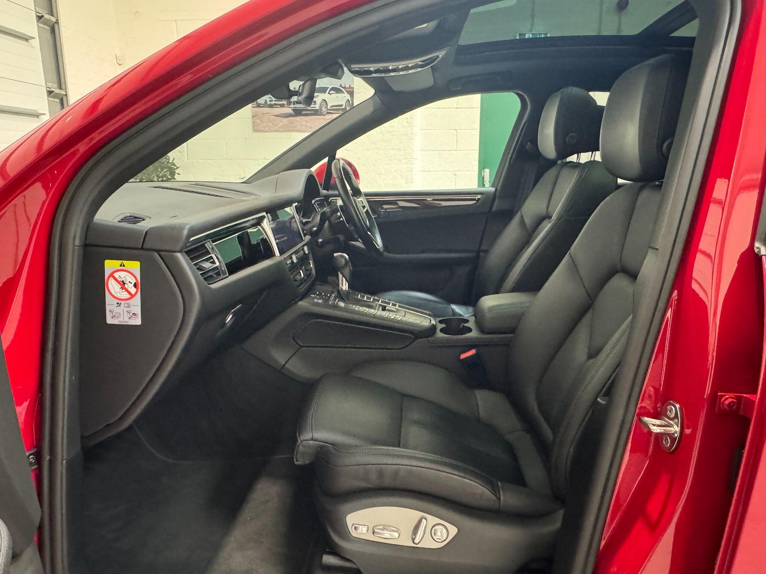 Used Porsche Macan 2020 for sale - 76071474: Photo 25