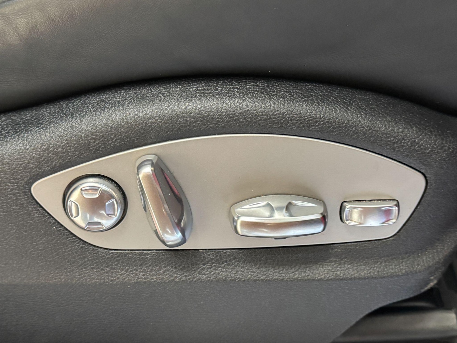 Used Porsche Macan 2020 for sale - 76071474: Photo 74