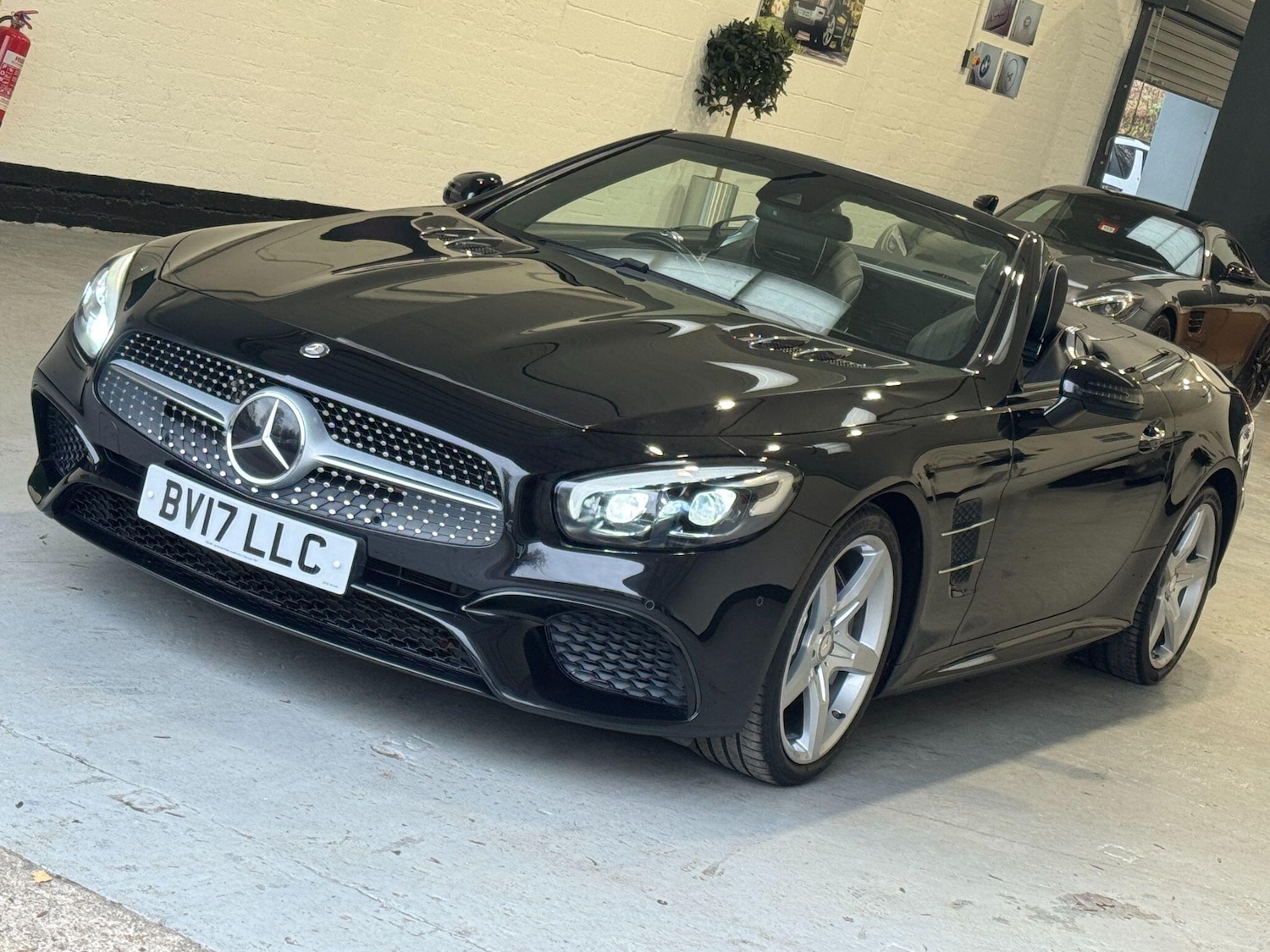 Used Mercedes-Benz SL 2017 for sale - 76715490: Photo 81