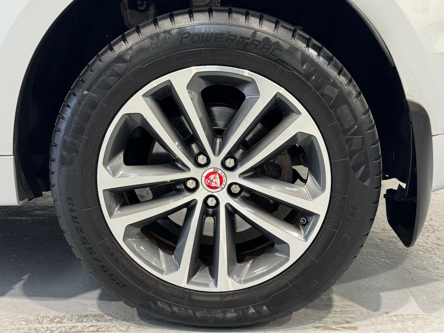 Used Jaguar F-Pace 2019 for sale - 76306536: Photo 23