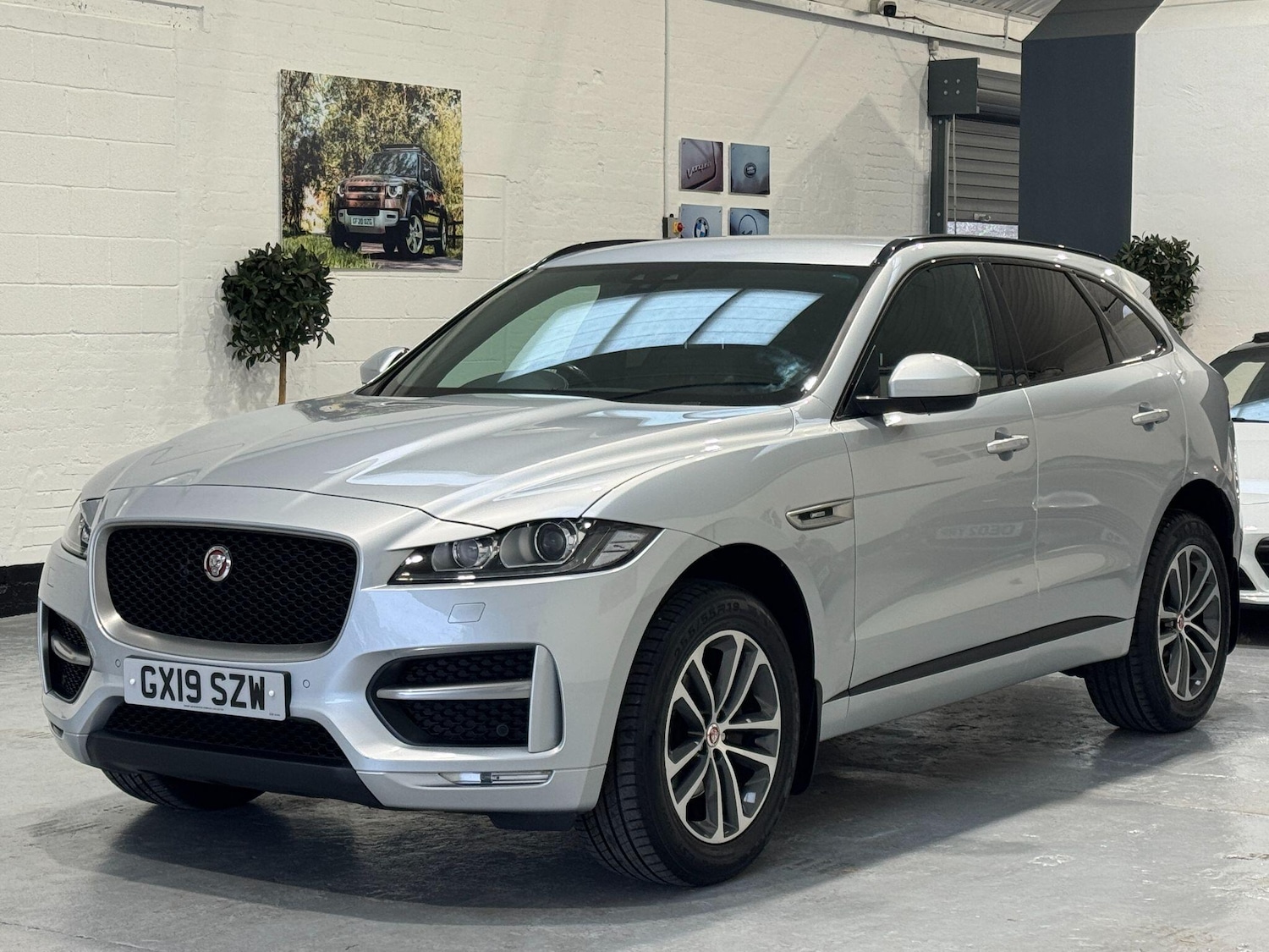 Used Jaguar F-Pace 2019 for sale - 76306536: Photo 3
