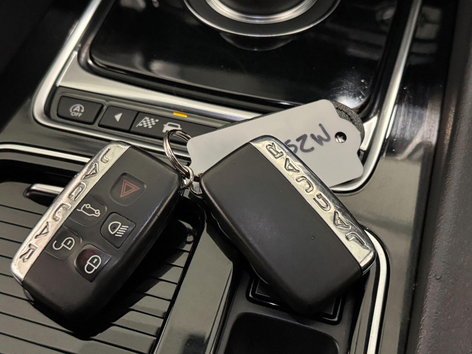 Used Jaguar F-Pace 2019 for sale - 76306536: Photo 32