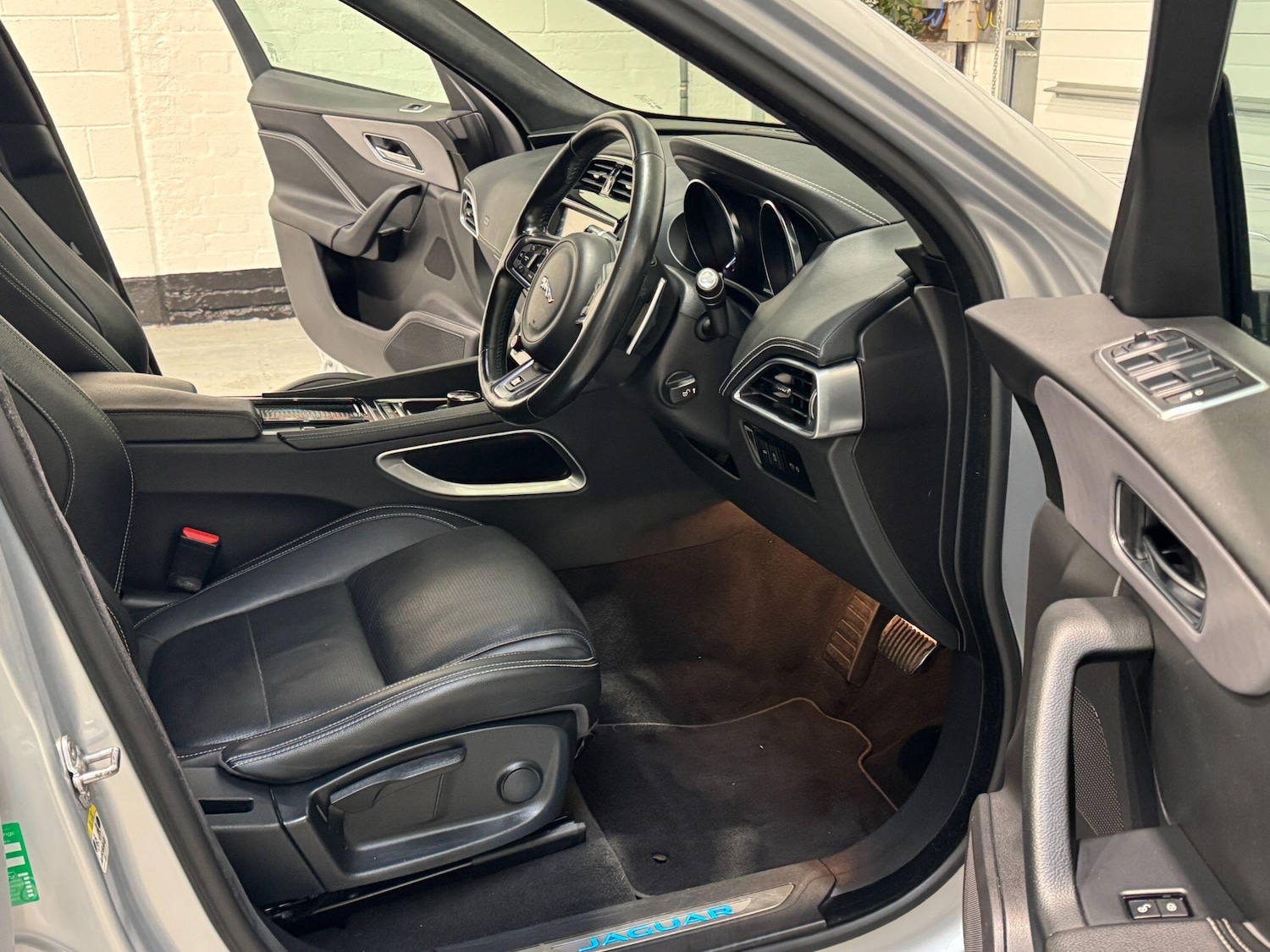 Used Jaguar F-Pace 2019 for sale - 76306536: Photo 37