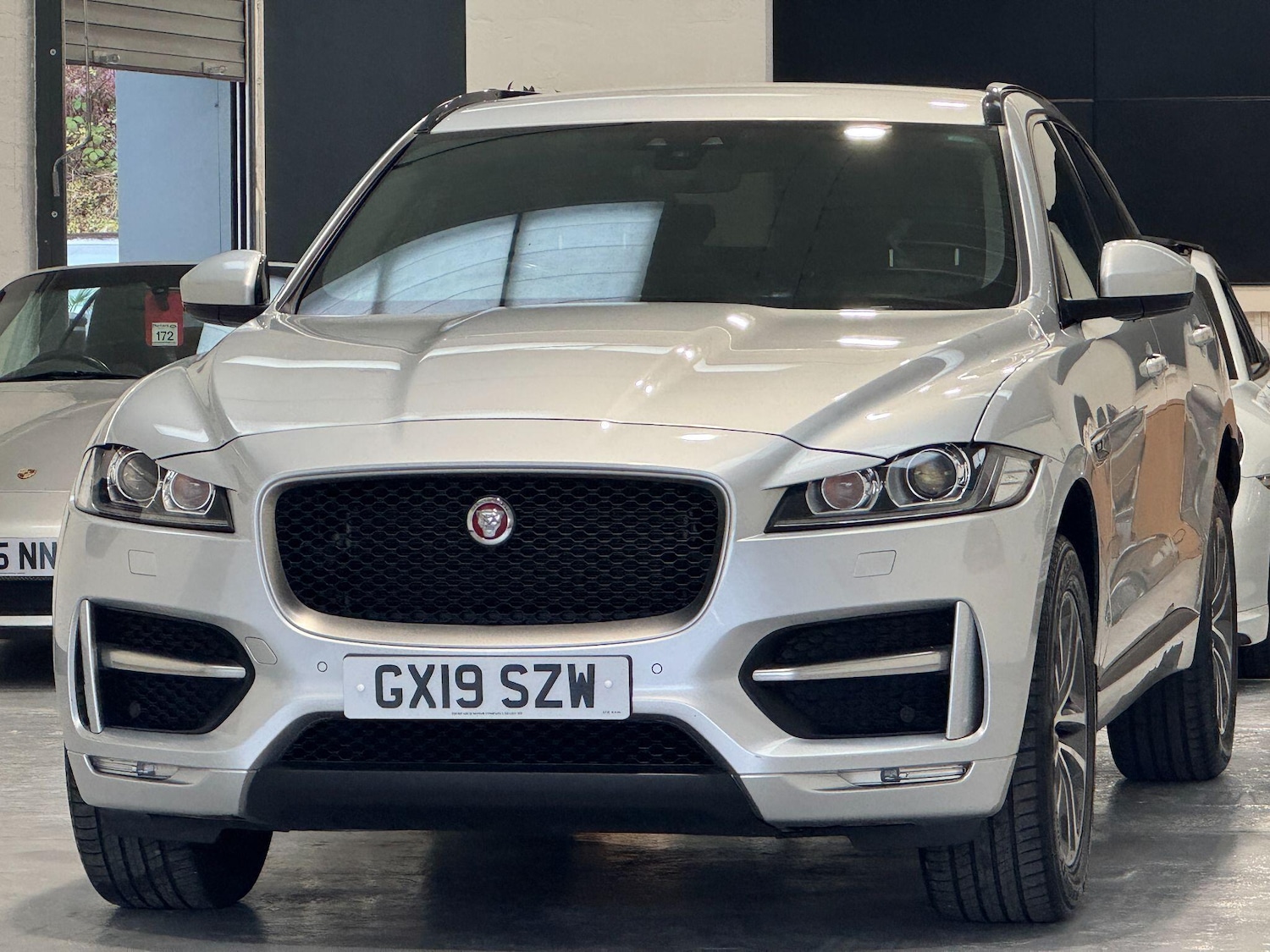 Used Jaguar F-Pace 2019 for sale - 76306536: Photo 4