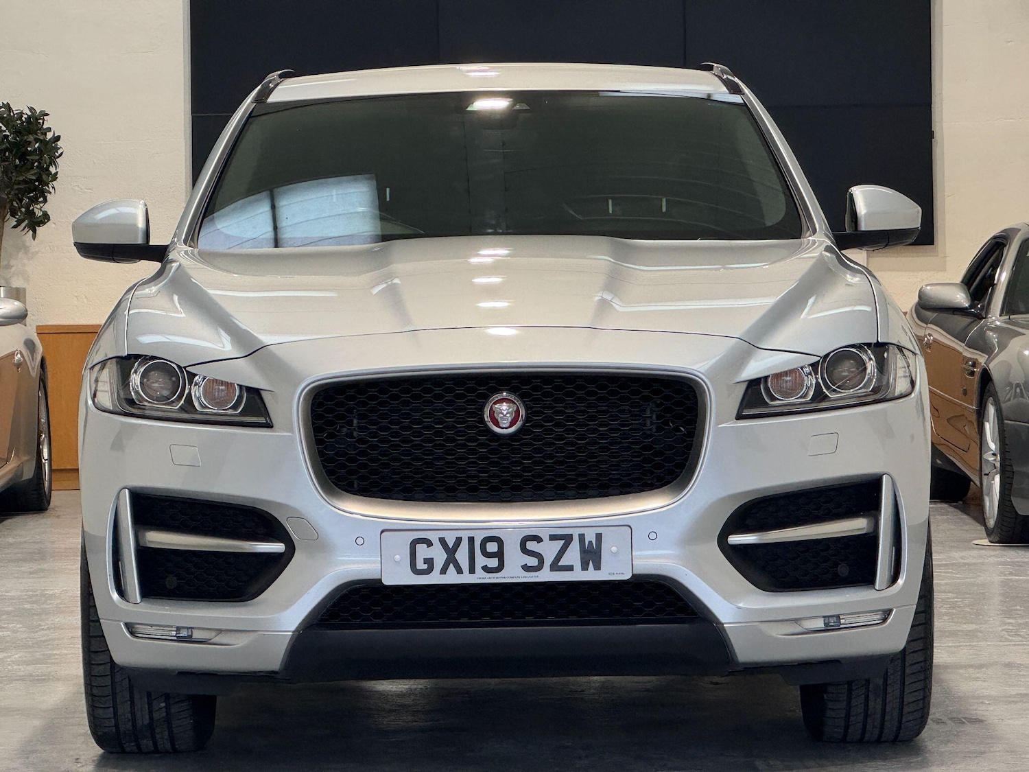 Used Jaguar F-Pace 2019 for sale - 76306536: Photo 5