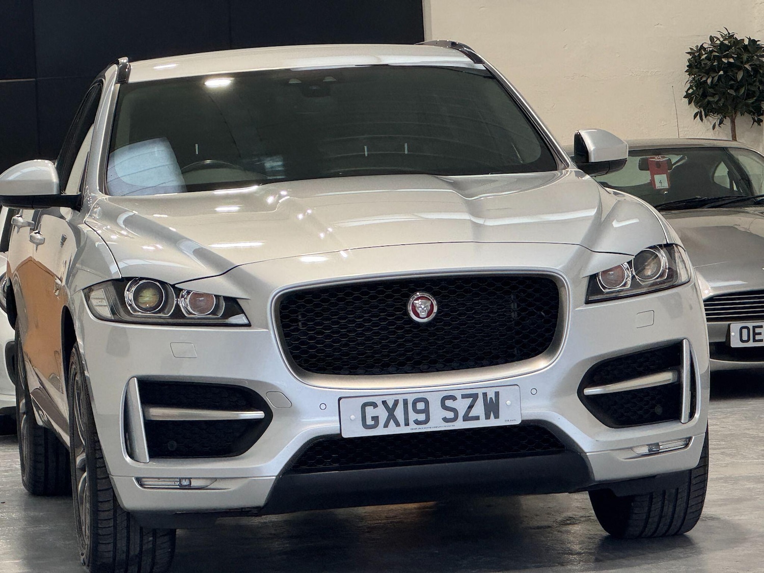 Used Jaguar F-Pace 2019 for sale - 76306536: Photo 6