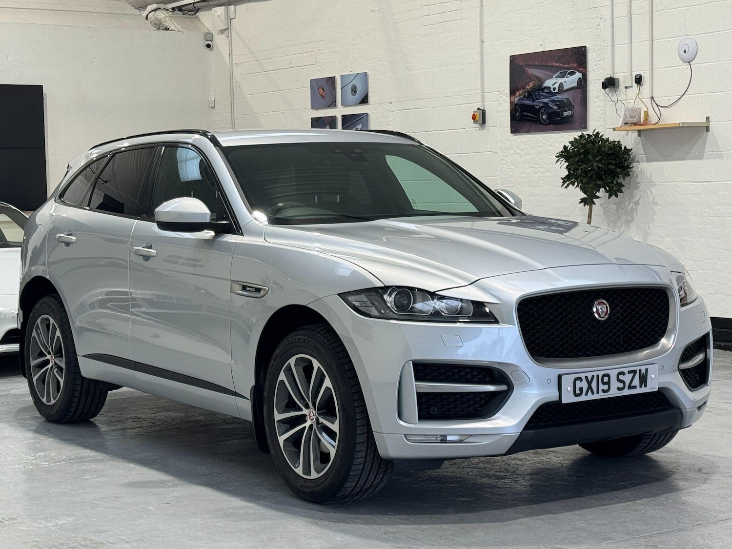 Used Jaguar F-Pace 2019 for sale - 76306536: Photo 7
