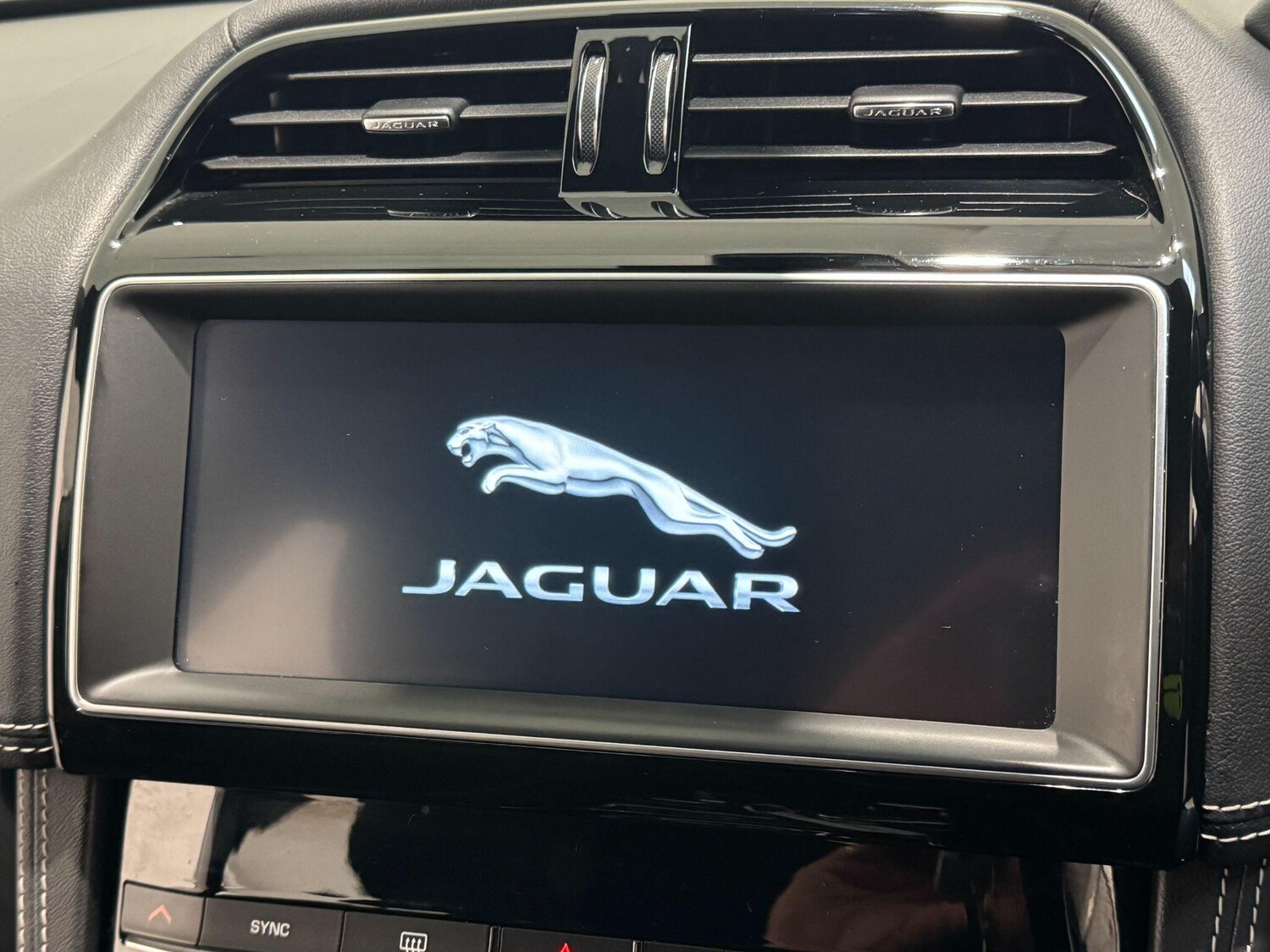 Used Jaguar F-Pace 2019 for sale - 76306536: Photo 92