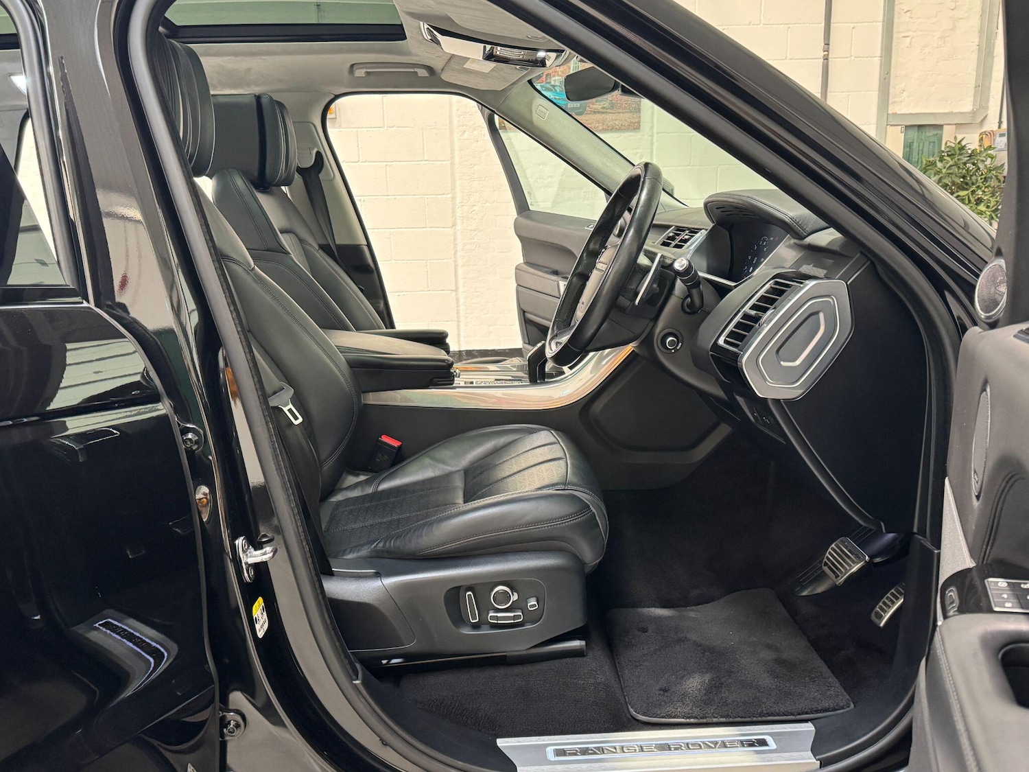 Used Land Rover Range Rover Sport 2018 for sale - 76700990: Photo 18