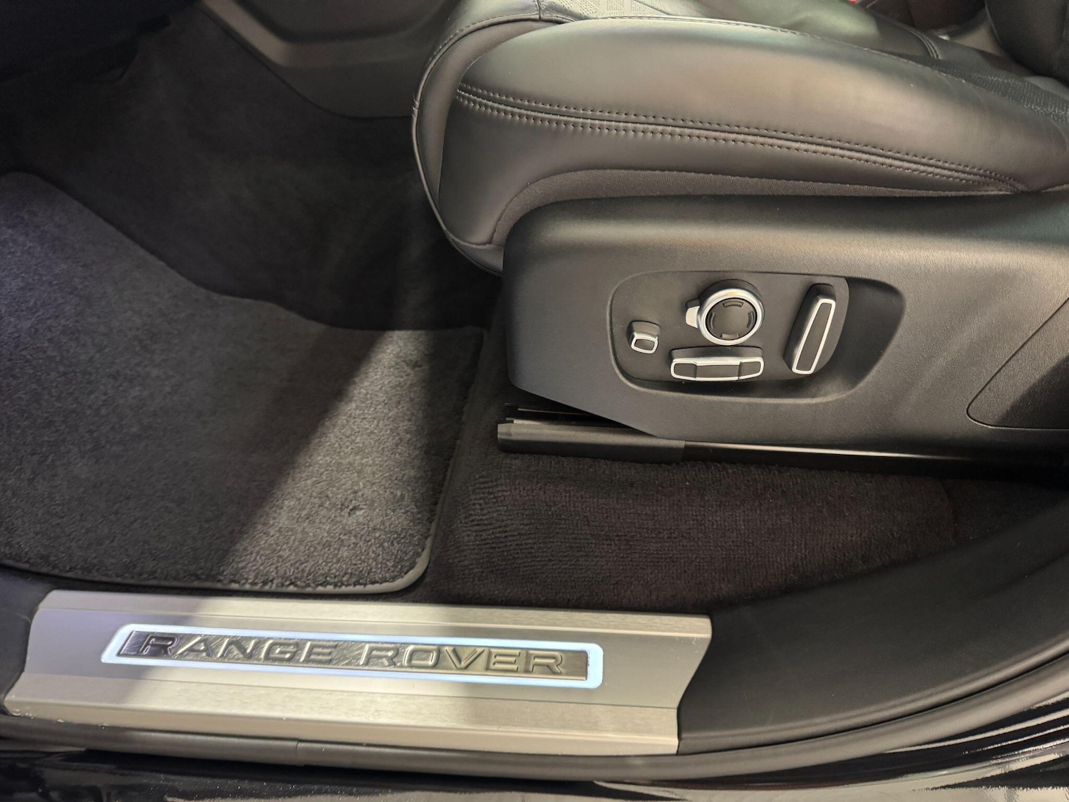 Used Land Rover Range Rover Sport 2018 for sale - 76700990: Photo 54
