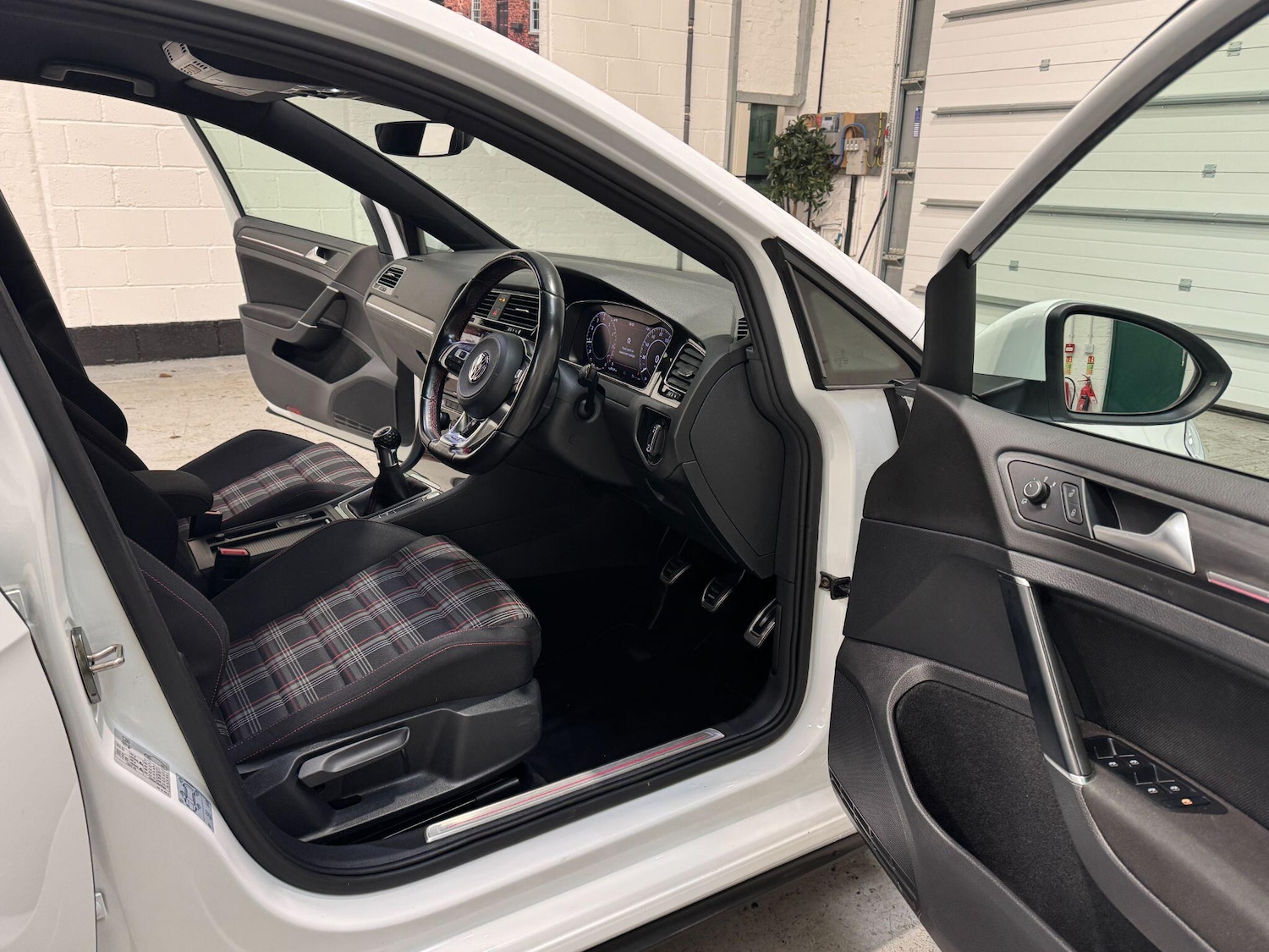 Used Volkswagen Golf for sale - 77305004: Photo 38