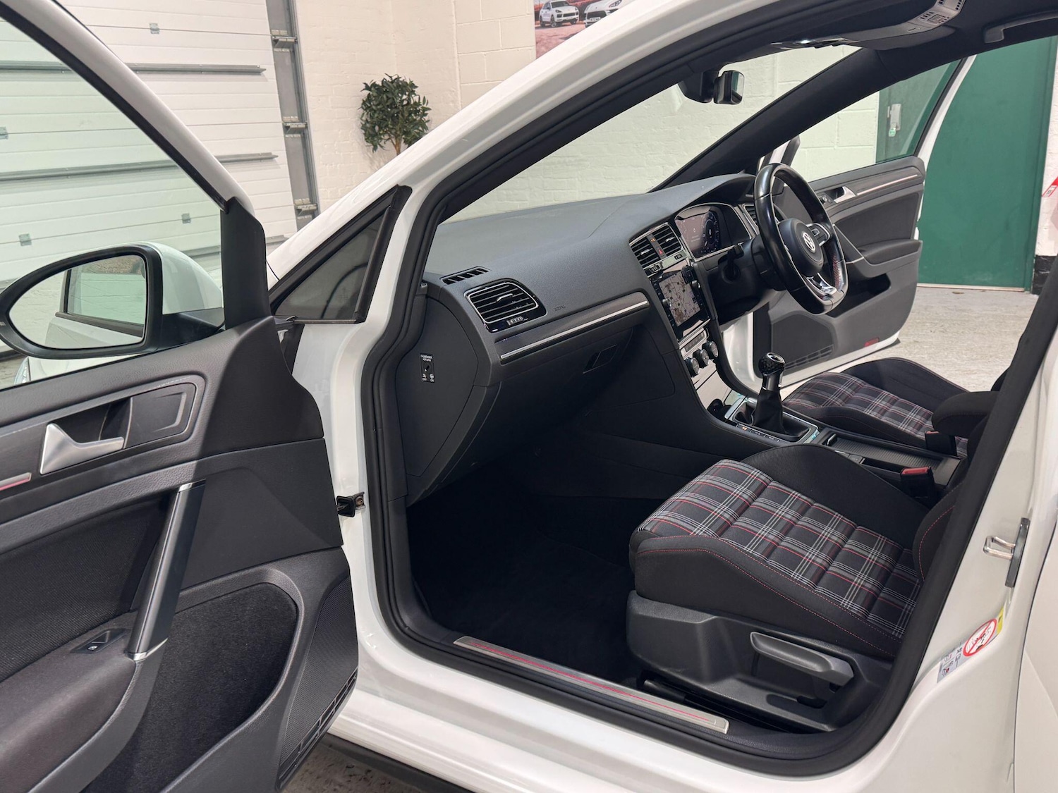 Used Volkswagen Golf for sale - 77305004: Photo 51