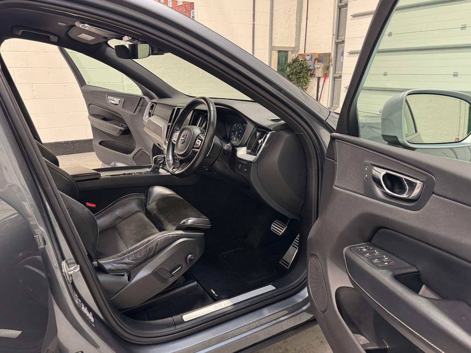 Used Volvo XC60 2018 for sale - 77156584: Photo 38