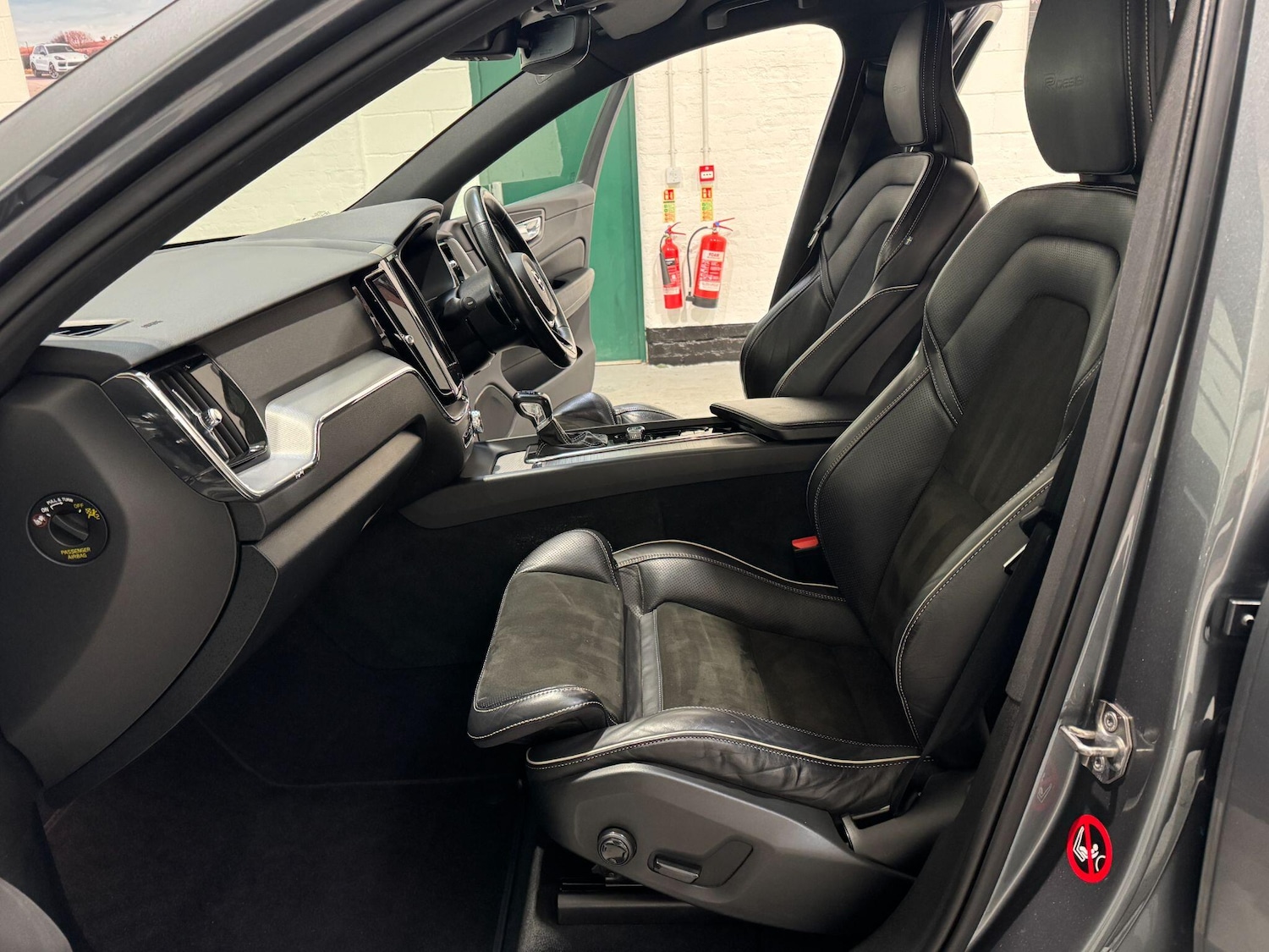 Used Volvo XC60 2018 for sale - 77156584: Photo 46