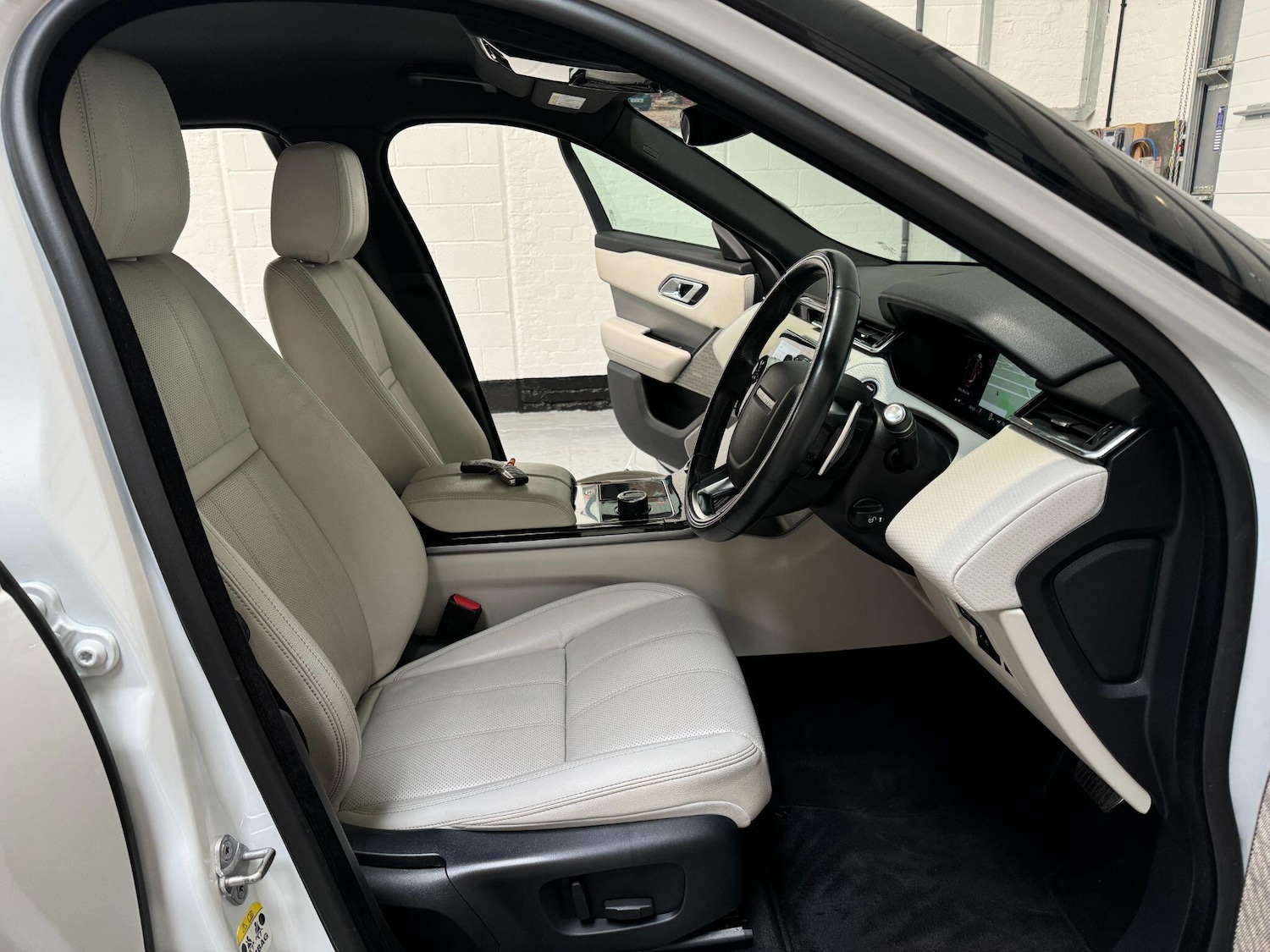 Used Land Rover Range Rover Velar 2018 for sale - 77645809: Photo 17