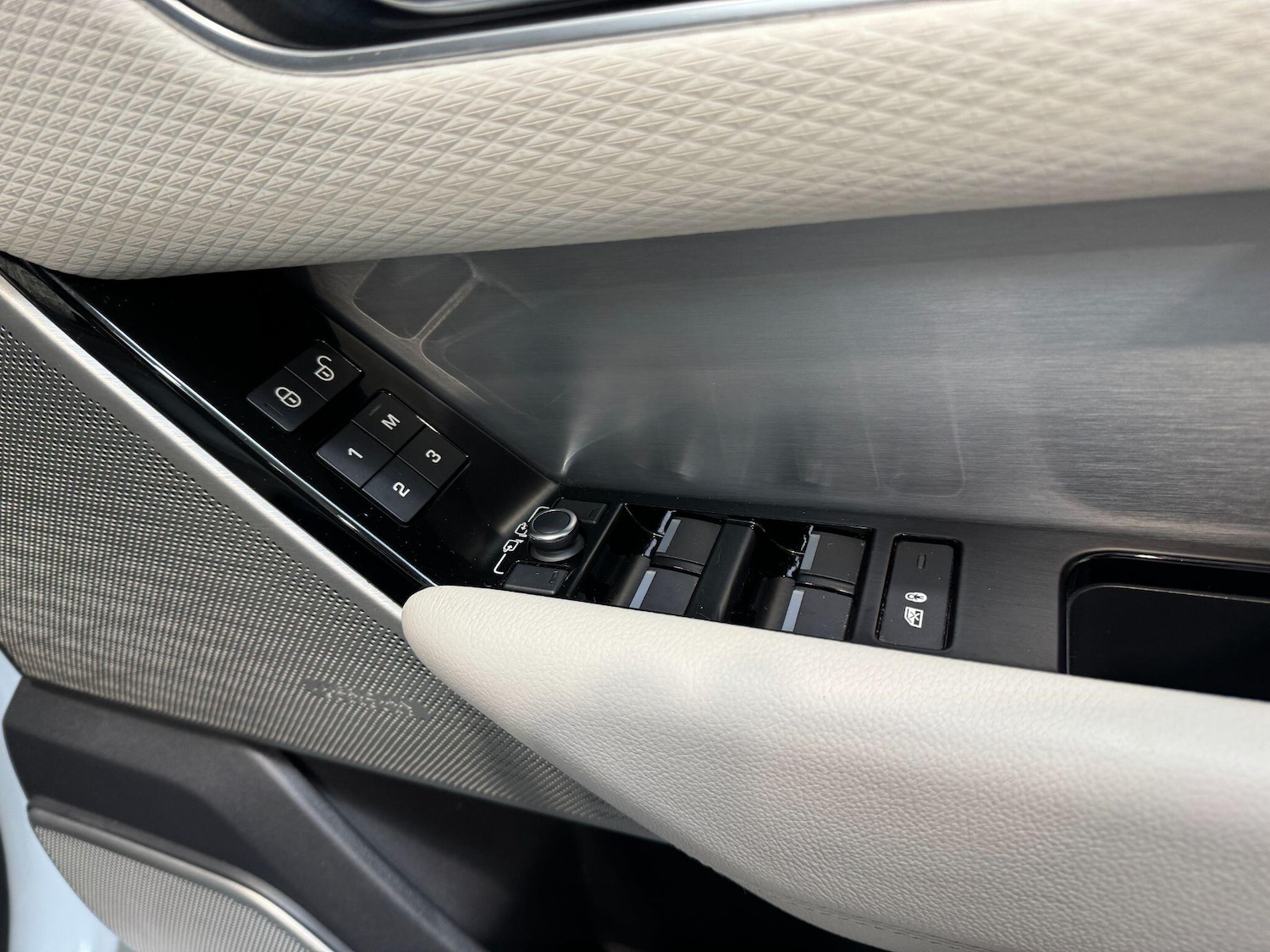 Used Land Rover Range Rover Velar 2018 for sale - 77645809: Photo 36