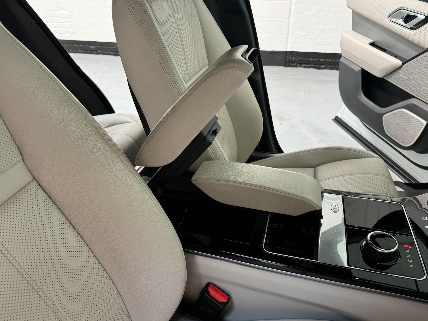 Used Land Rover Range Rover Velar 2018 for sale - 77645809: Photo 49