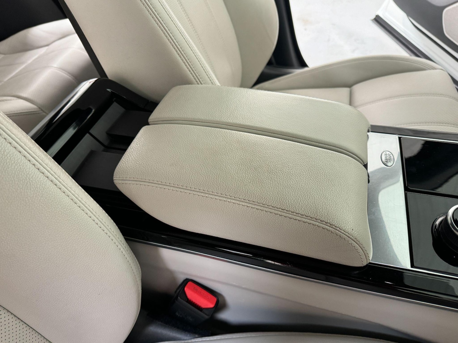 Used Land Rover Range Rover Velar 2018 for sale - 77645809: Photo 56