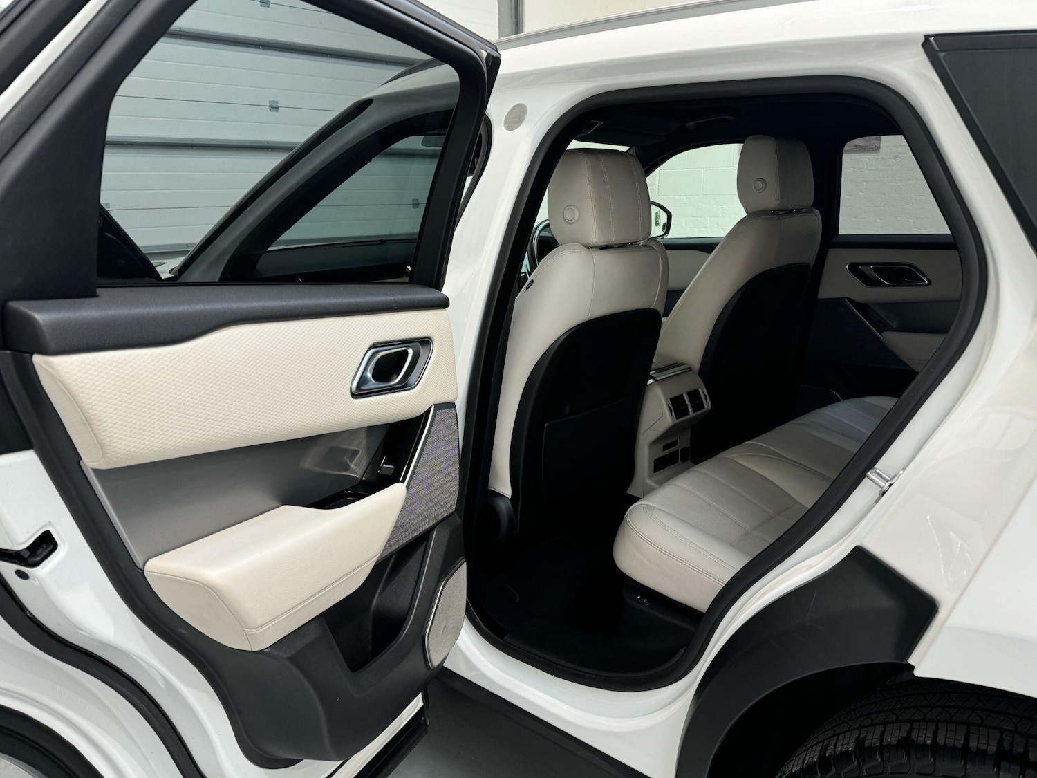 Used Land Rover Range Rover Velar 2018 for sale - 77645809: Photo 77