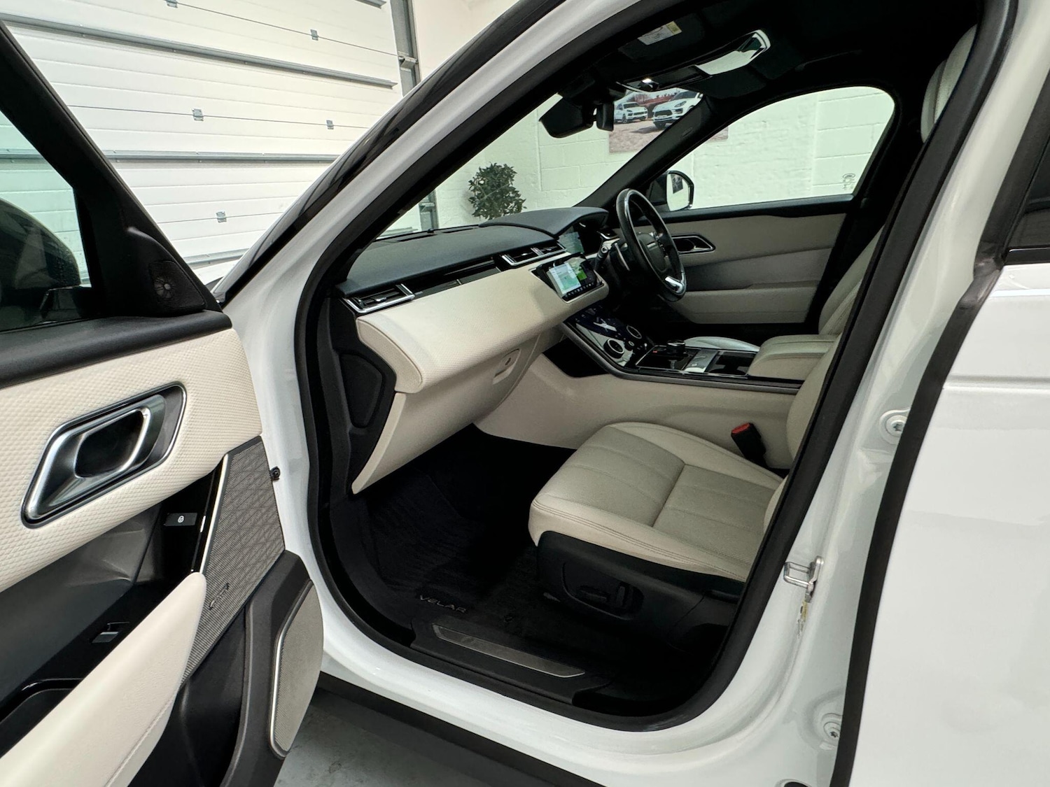 Used Land Rover Range Rover Velar 2018 for sale - 77645809: Photo 89