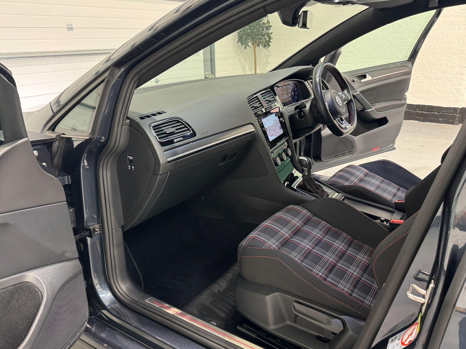 Used Volkswagen Golf 2017 for sale - 76388282: Photo 52