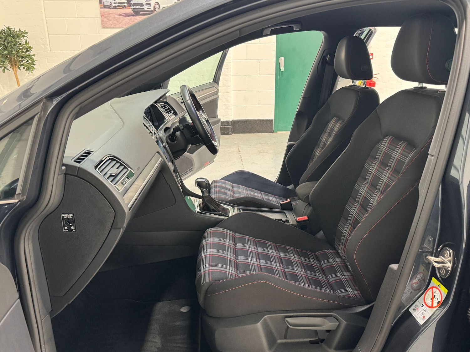 Used Volkswagen Golf 2017 for sale - 76388282: Photo 56