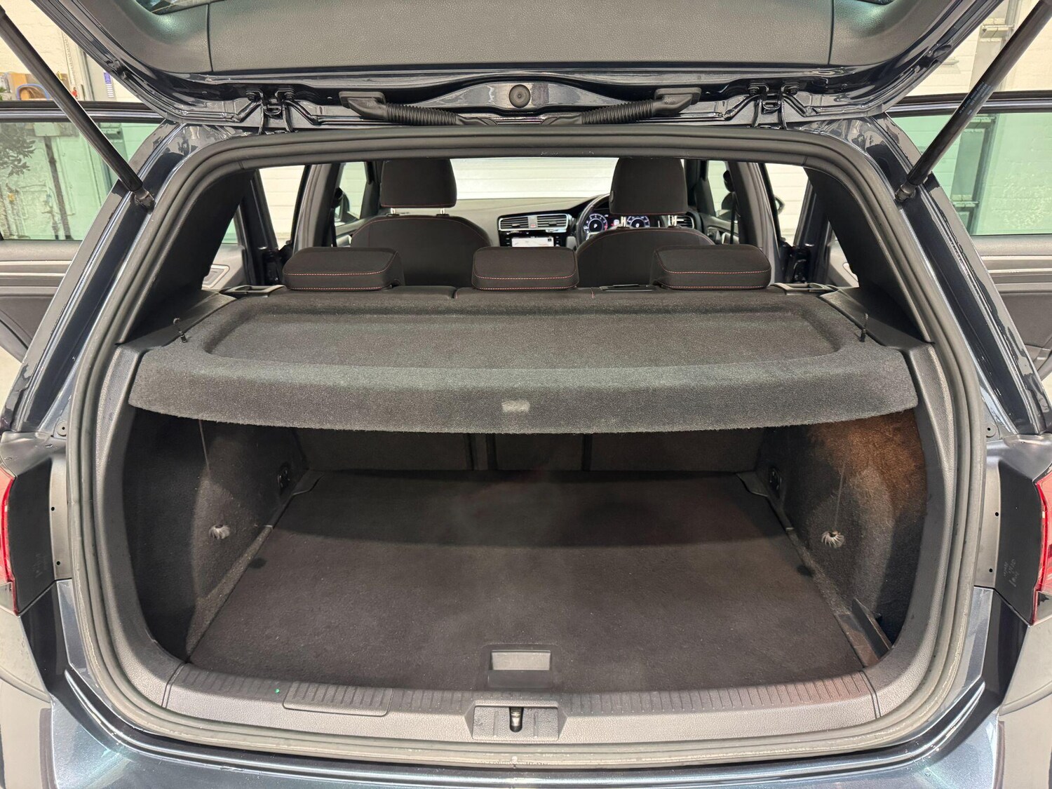 Used Volkswagen Golf 2017 for sale - 76388282: Photo 60