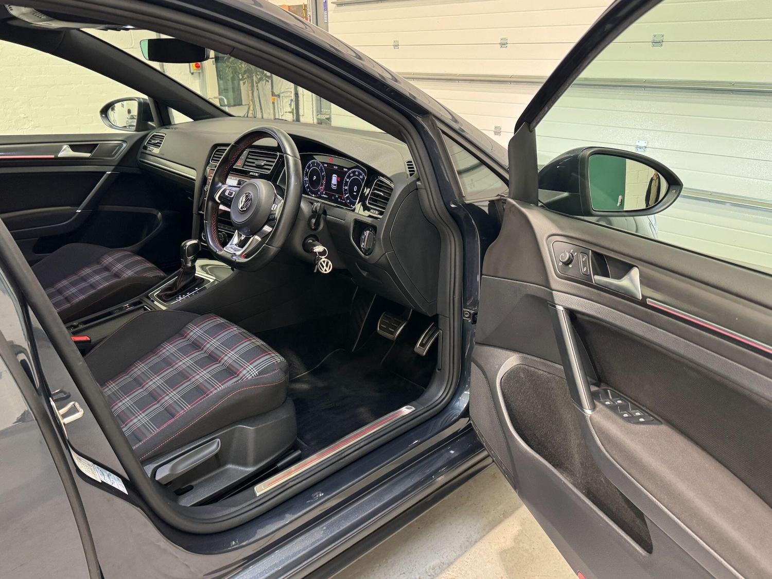 Used Volkswagen Golf 2017 for sale - 76388282: Photo 73