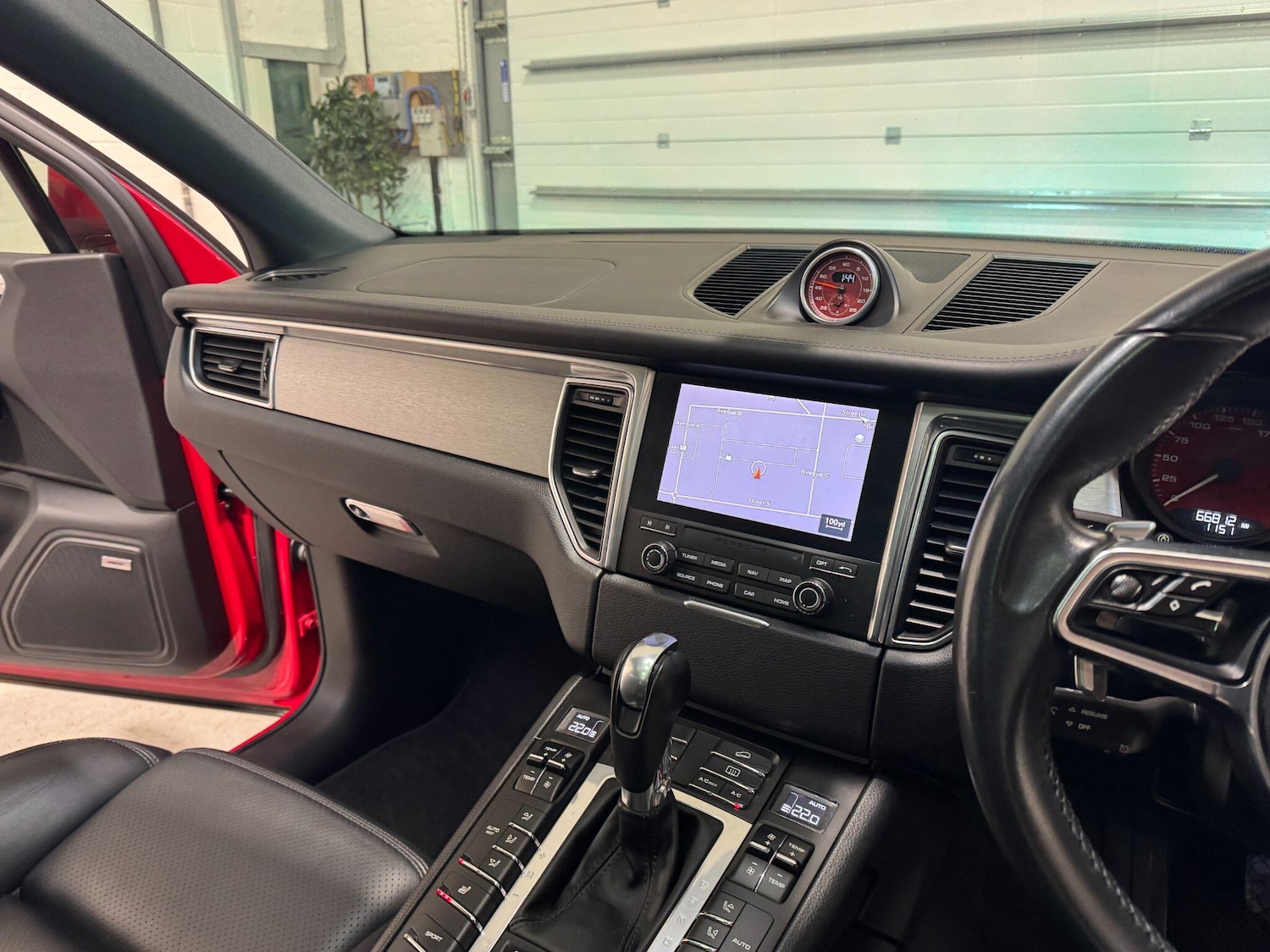 Used Porsche Macan for sale - 76824885: Photo 50